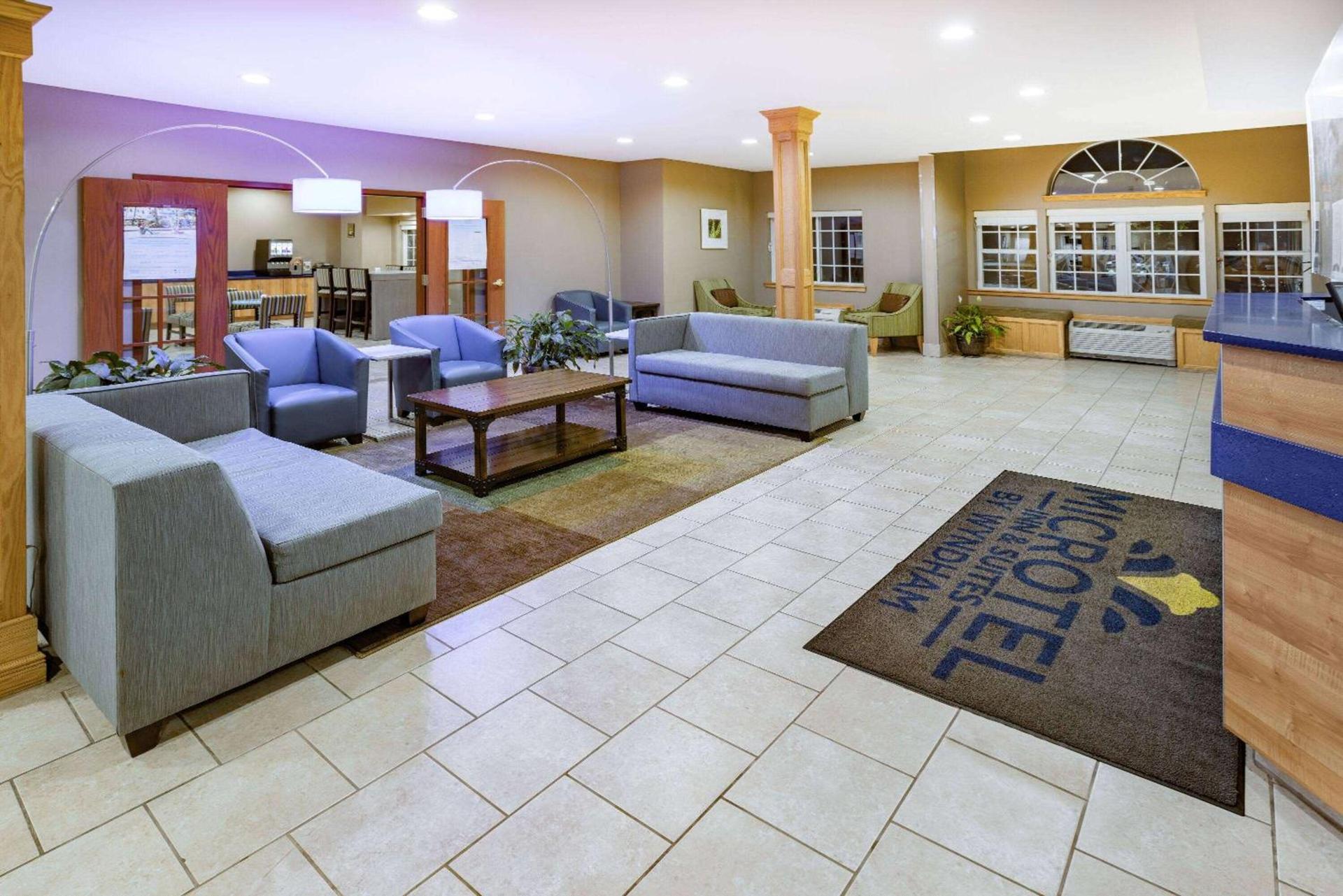 Microtel Inn & Suites by Wyndham Johnstown photo 2