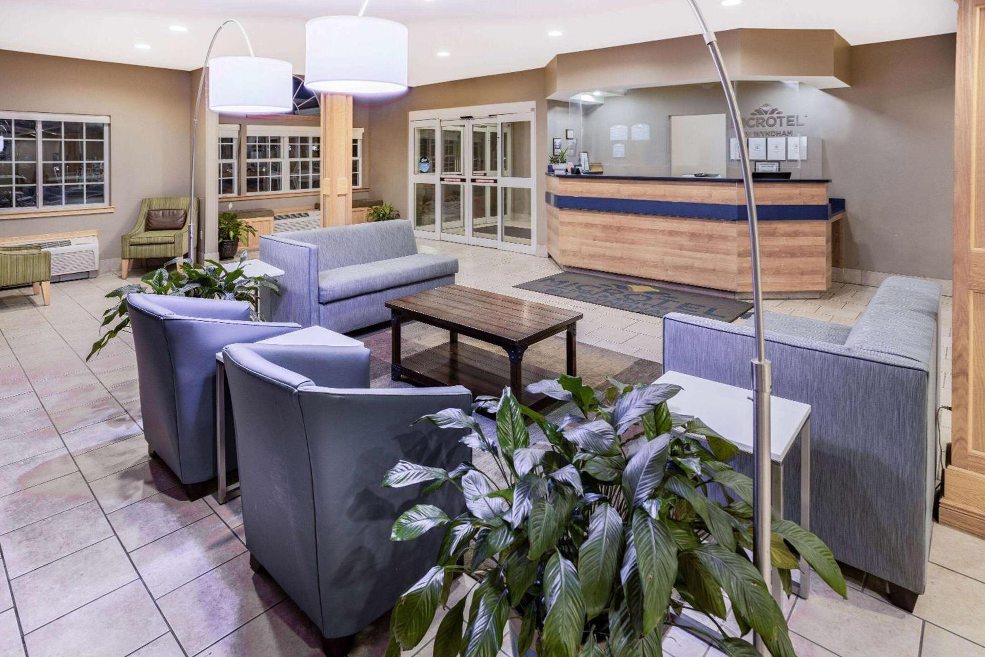 Microtel Inn & Suites by Wyndham Johnstown photo 3