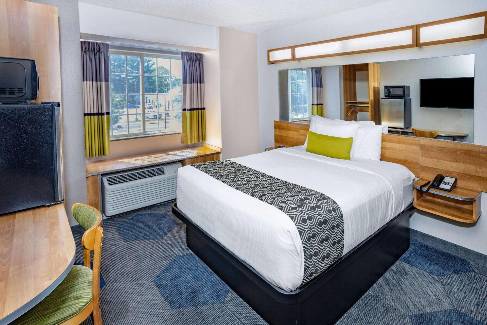 Microtel Inn & Suites by Wyndham Johnstown photo 5