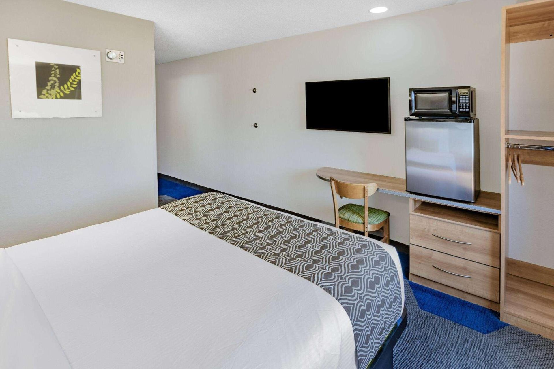 Microtel Inn & Suites by Wyndham Johnstown photo 6