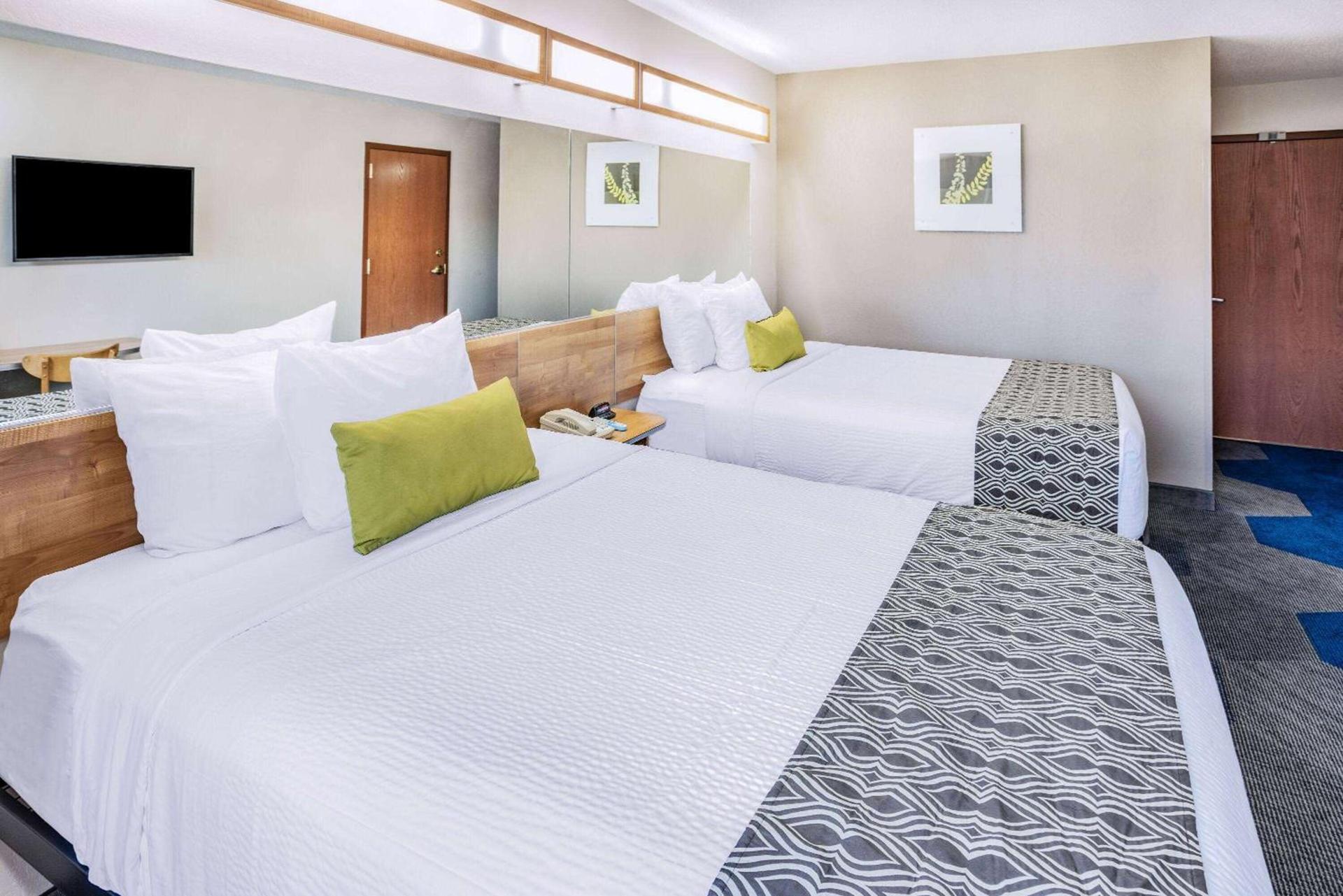 Microtel Inn & Suites by Wyndham Johnstown photo 8