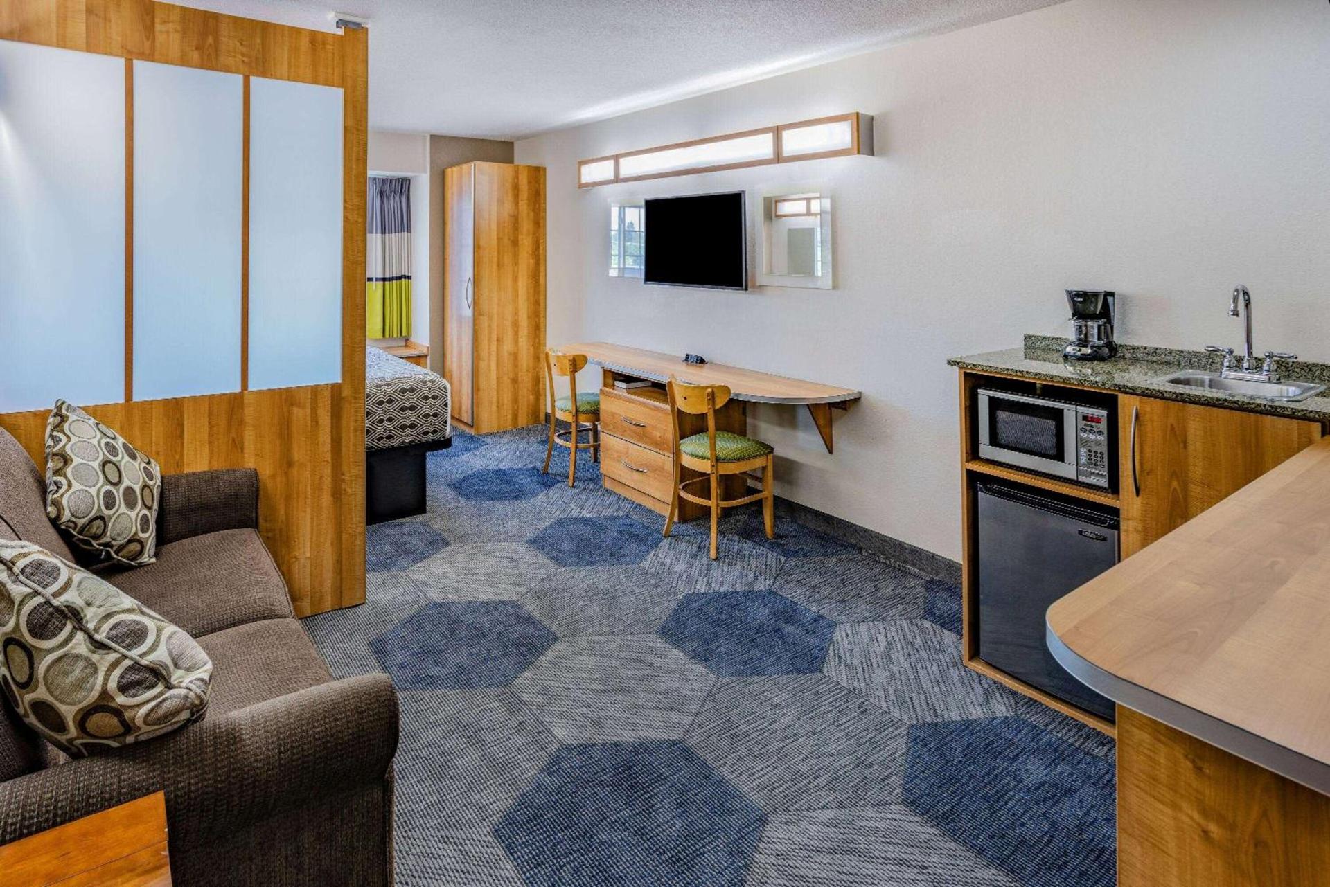 Microtel Inn & Suites by Wyndham Johnstown photo 9