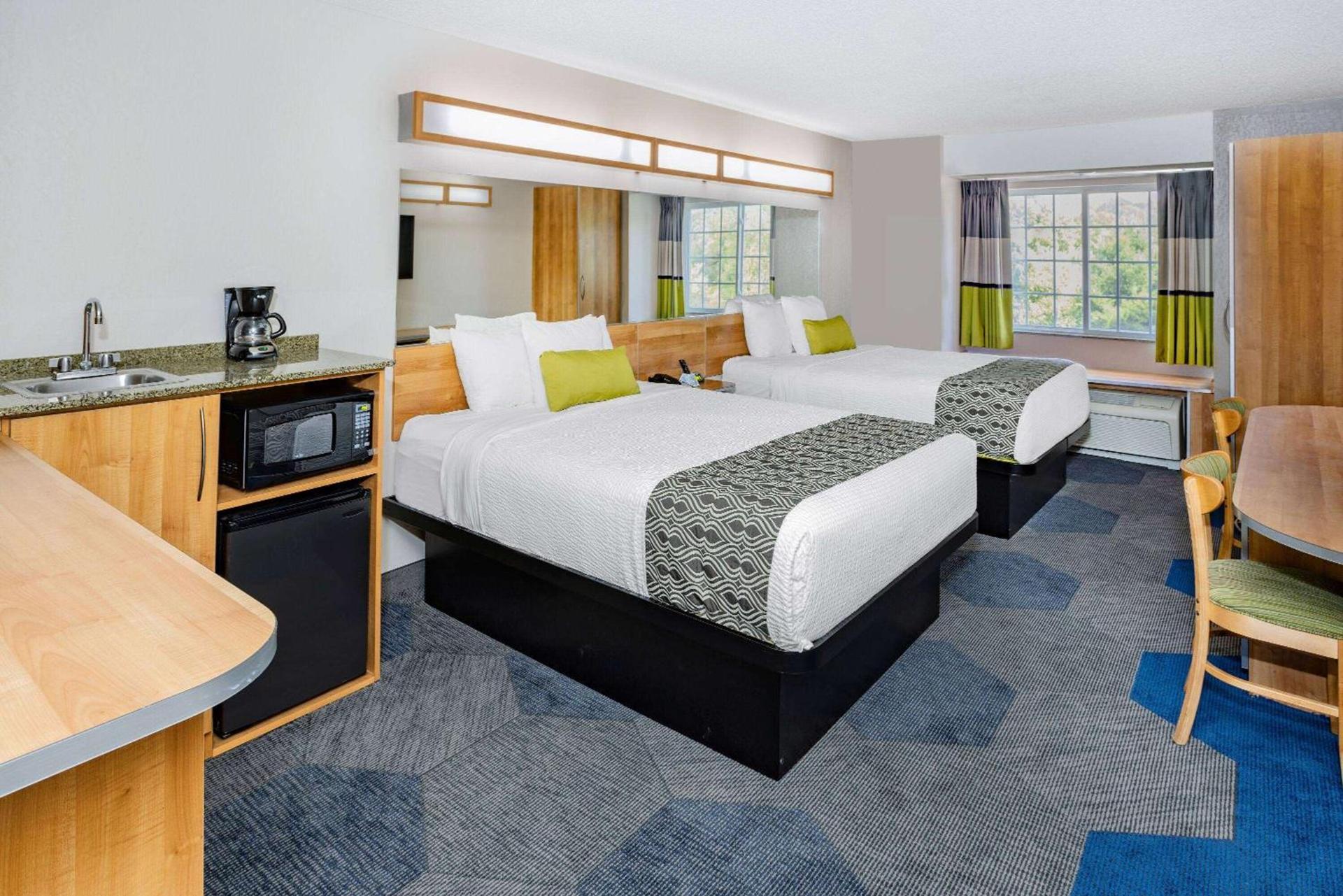 Microtel Inn & Suites by Wyndham Johnstown photo 11