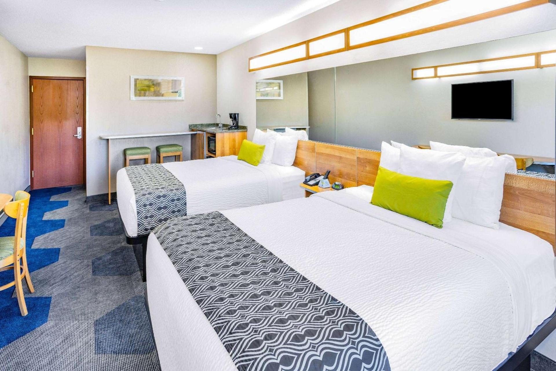 Microtel Inn & Suites by Wyndham Johnstown photo 12