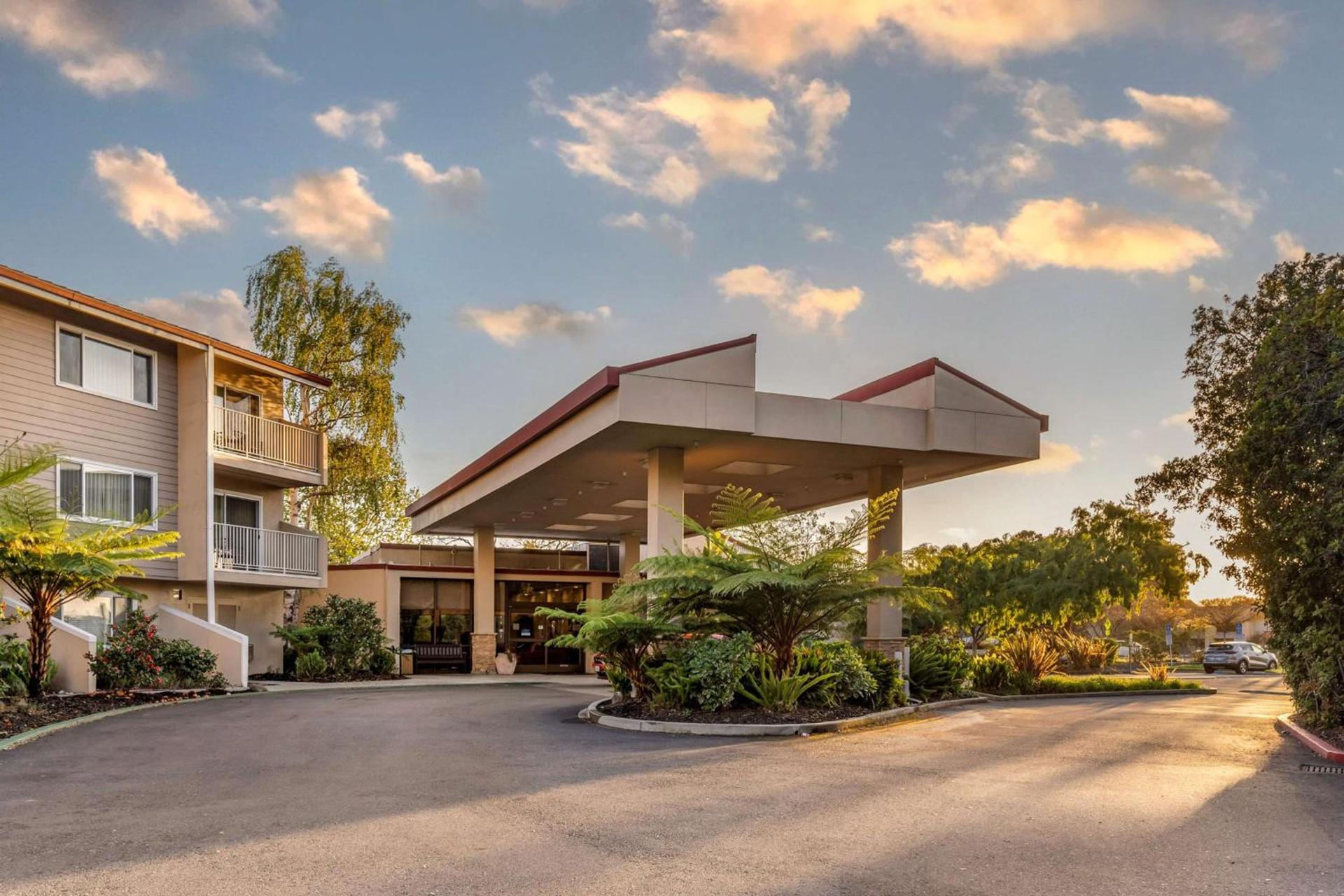 Best Western Plus Garden Court Inn — hotel in Fremont