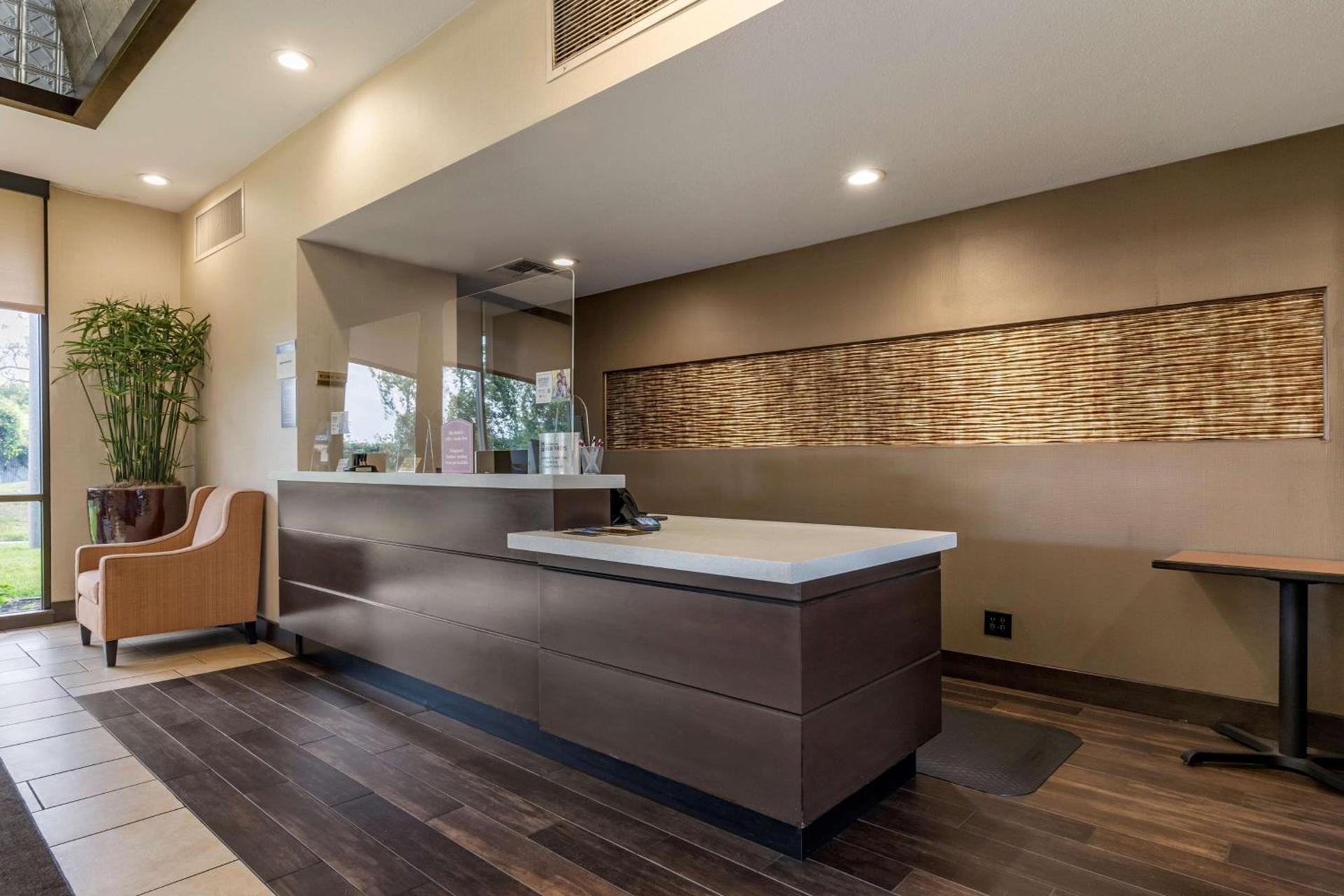 Best Western Plus Garden Court Inn photo 2