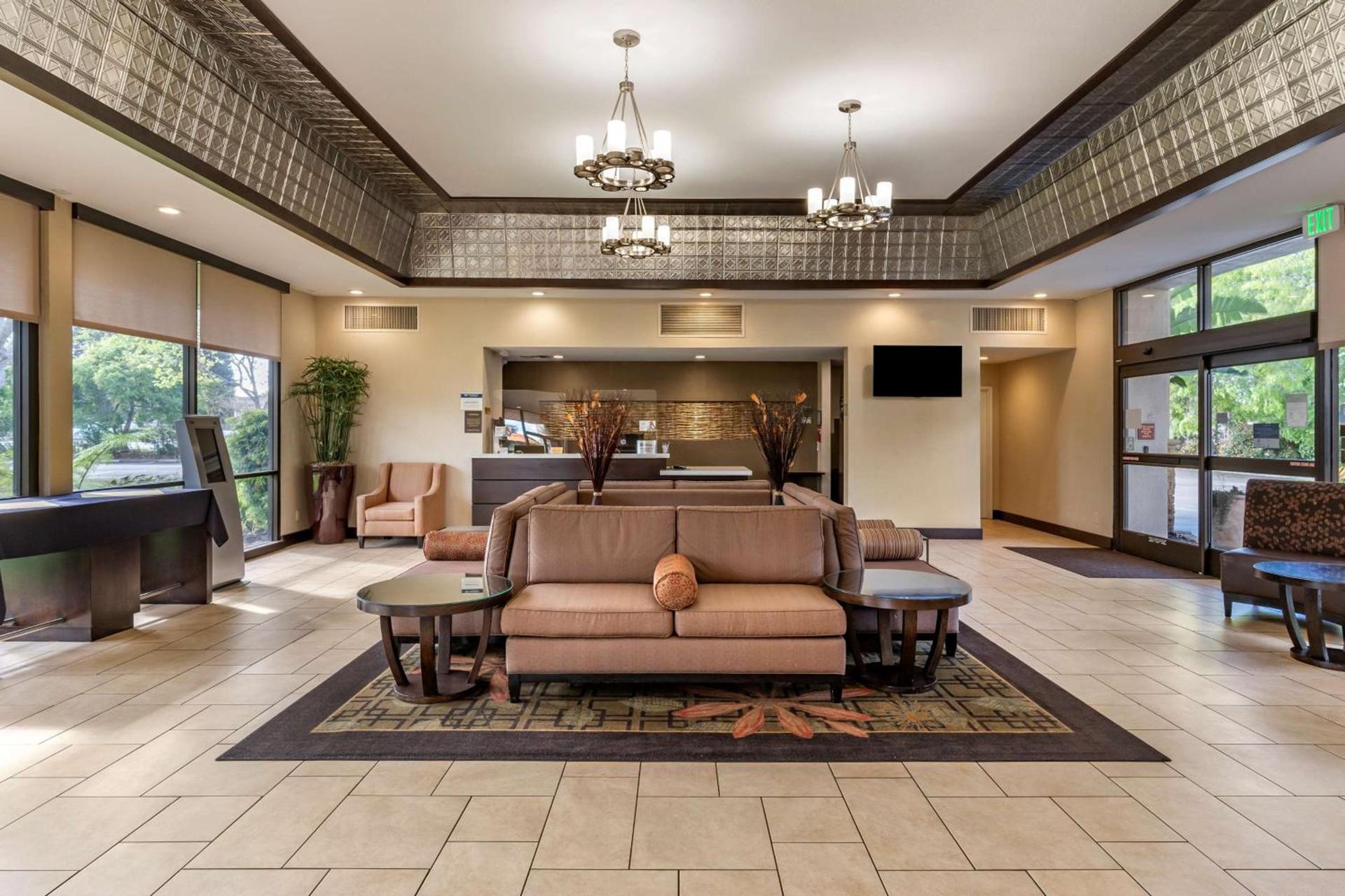 Best Western Plus Garden Court Inn photo 3