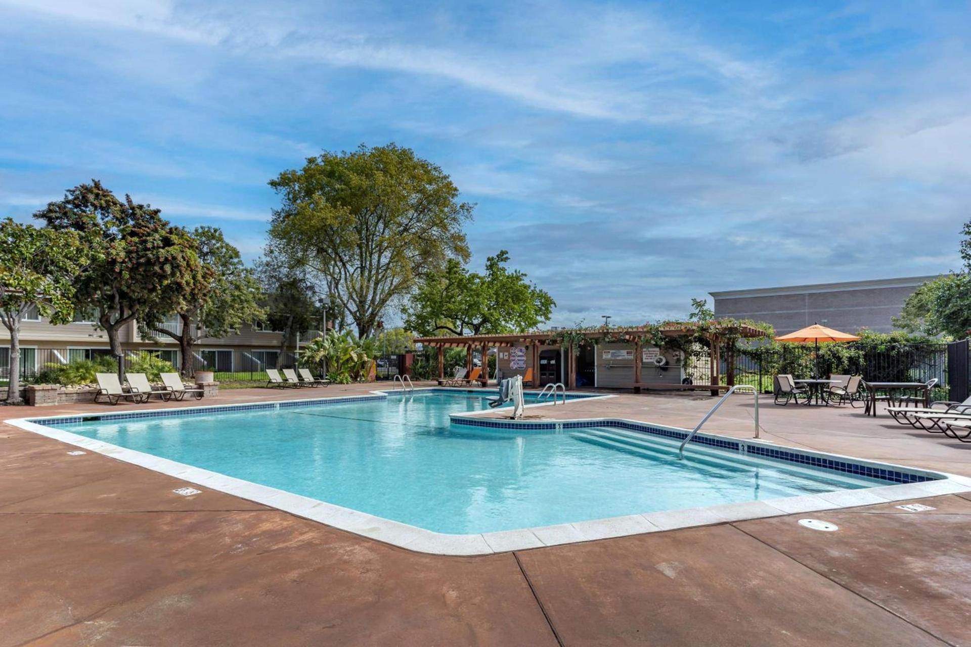 Best Western Plus Garden Court Inn photo 8