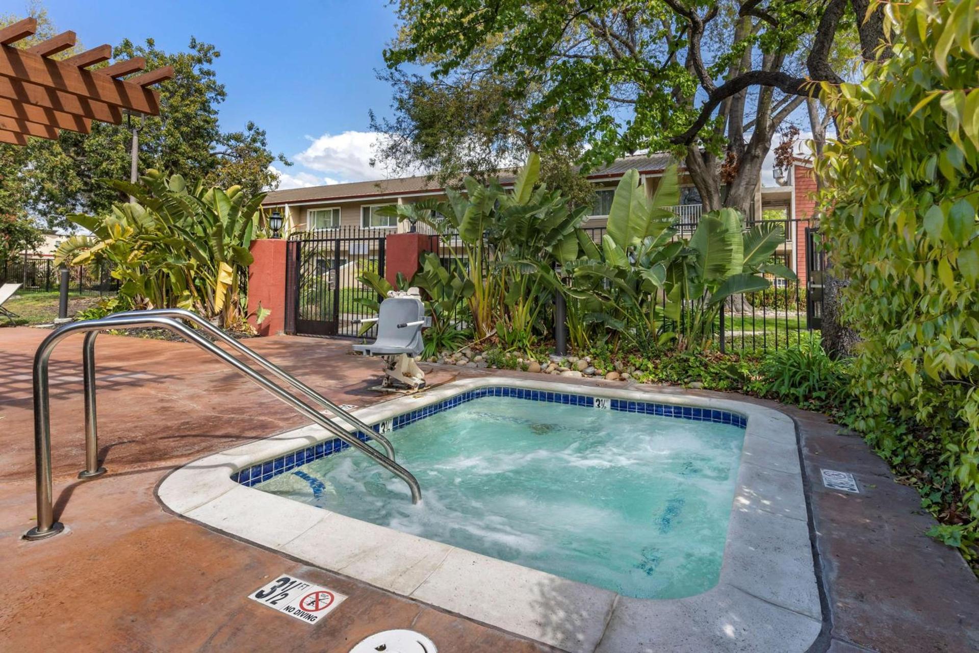 Best Western Plus Garden Court Inn photo 9