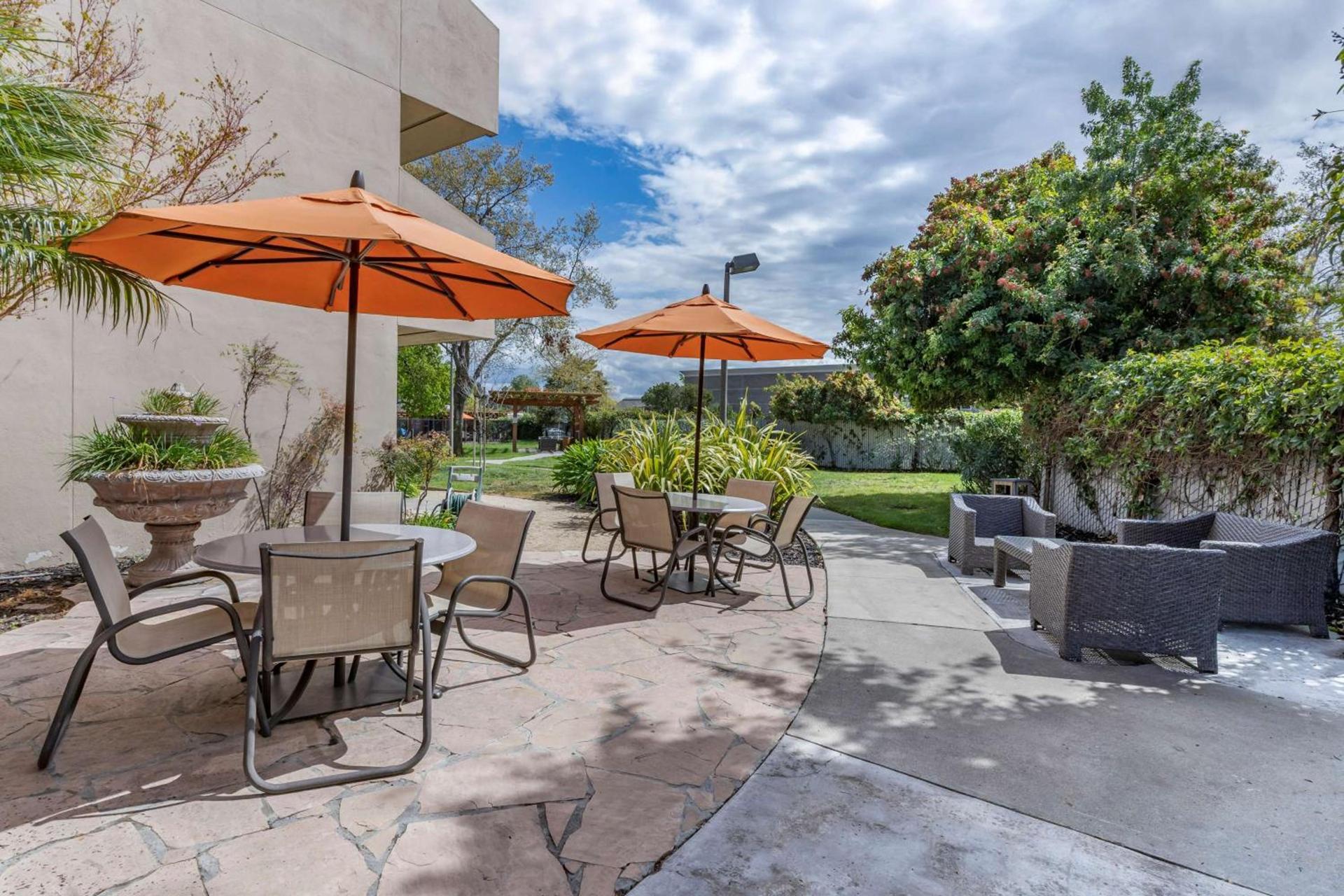 Best Western Plus Garden Court Inn photo 10