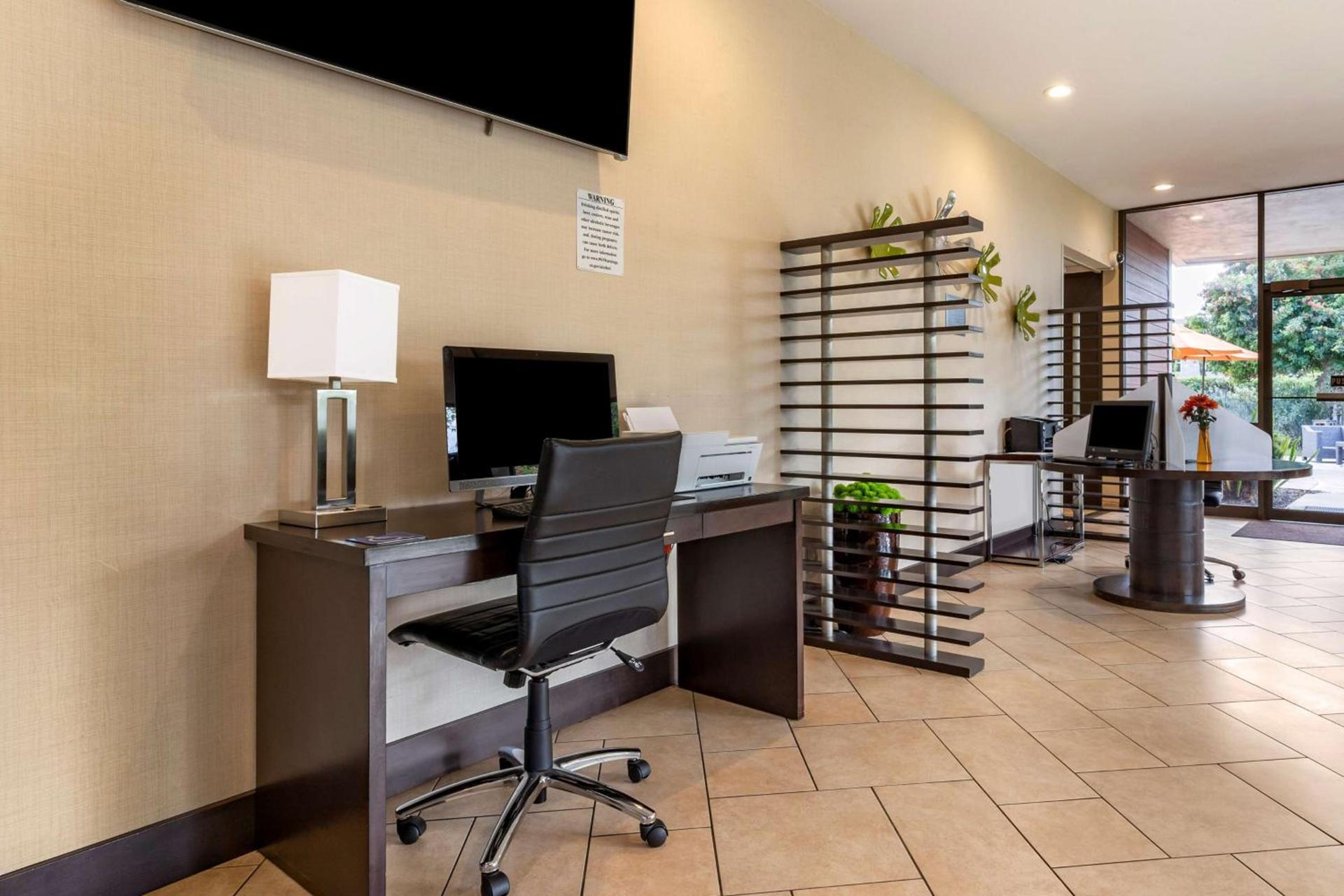 Best Western Plus Garden Court Inn photo 25