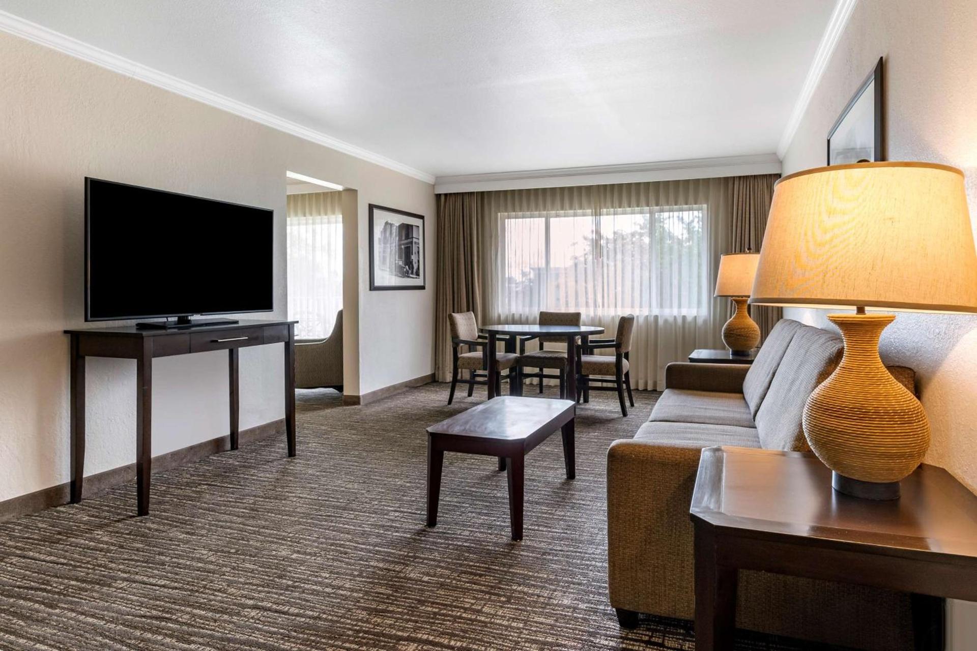 Best Western Plus Garden Court Inn photo 13