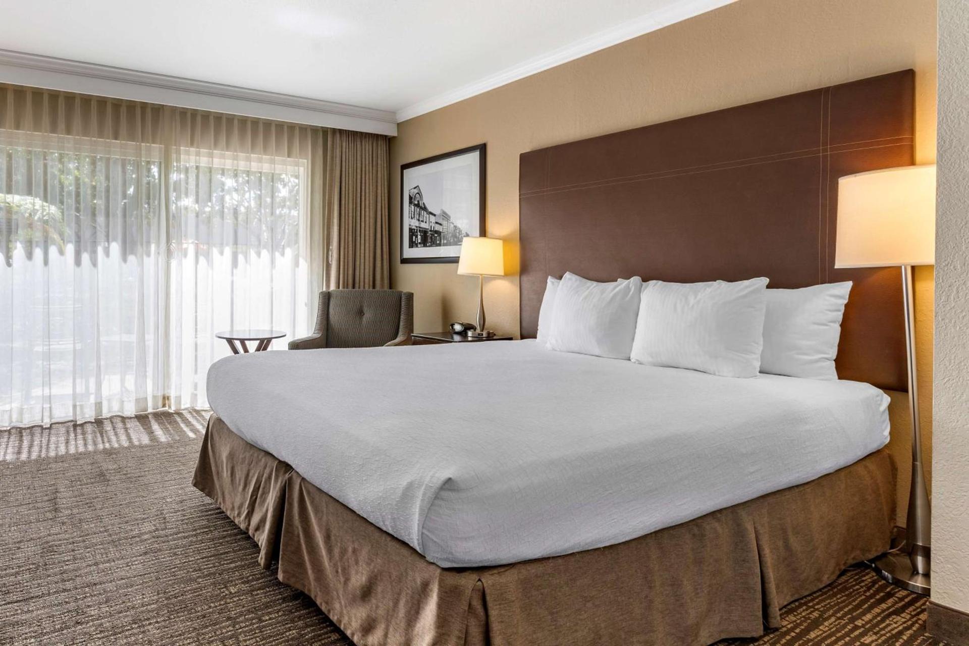 Best Western Plus Garden Court Inn photo 12