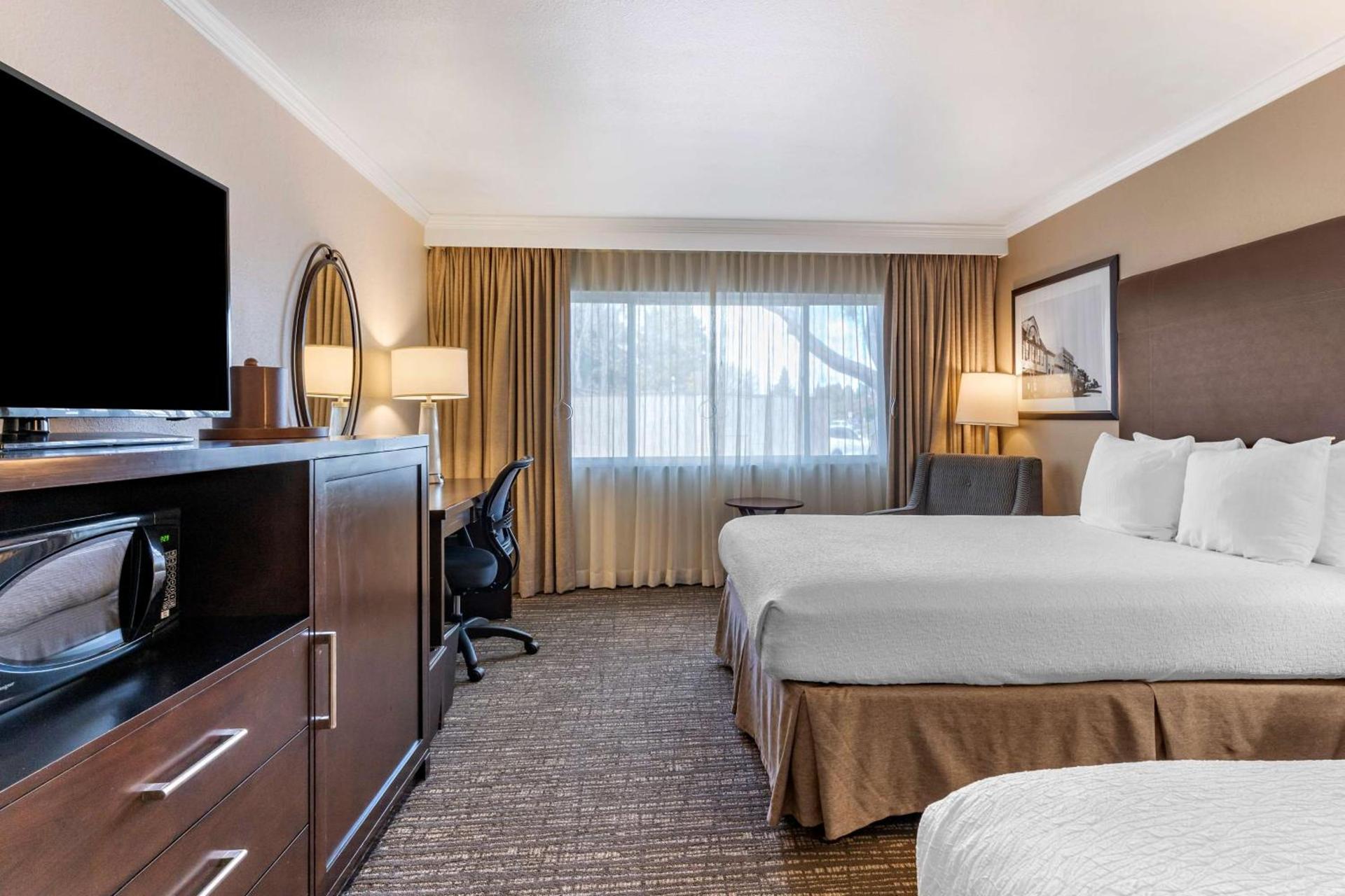 Best Western Plus Garden Court Inn photo 16