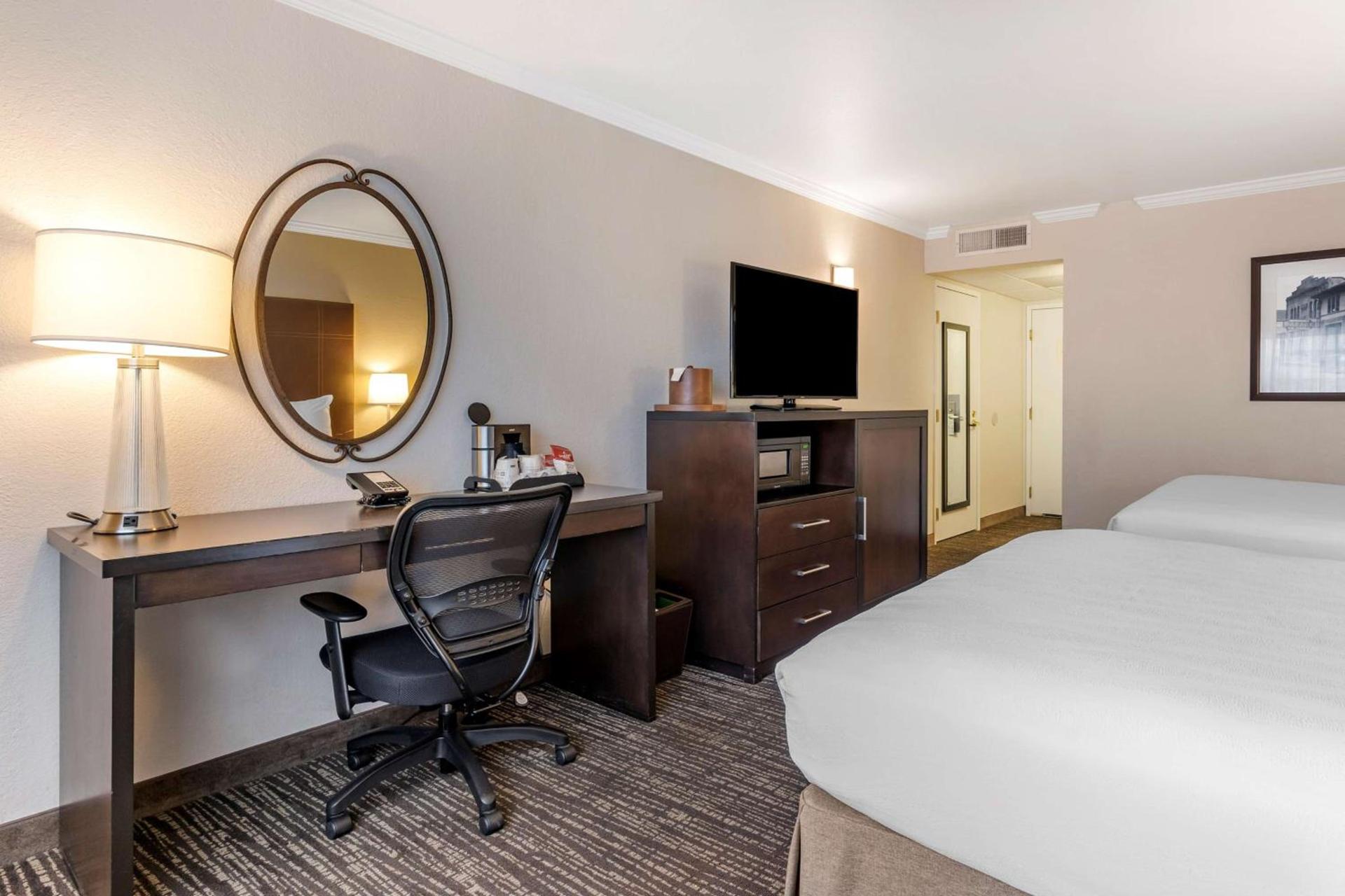 Best Western Plus Garden Court Inn photo 20
