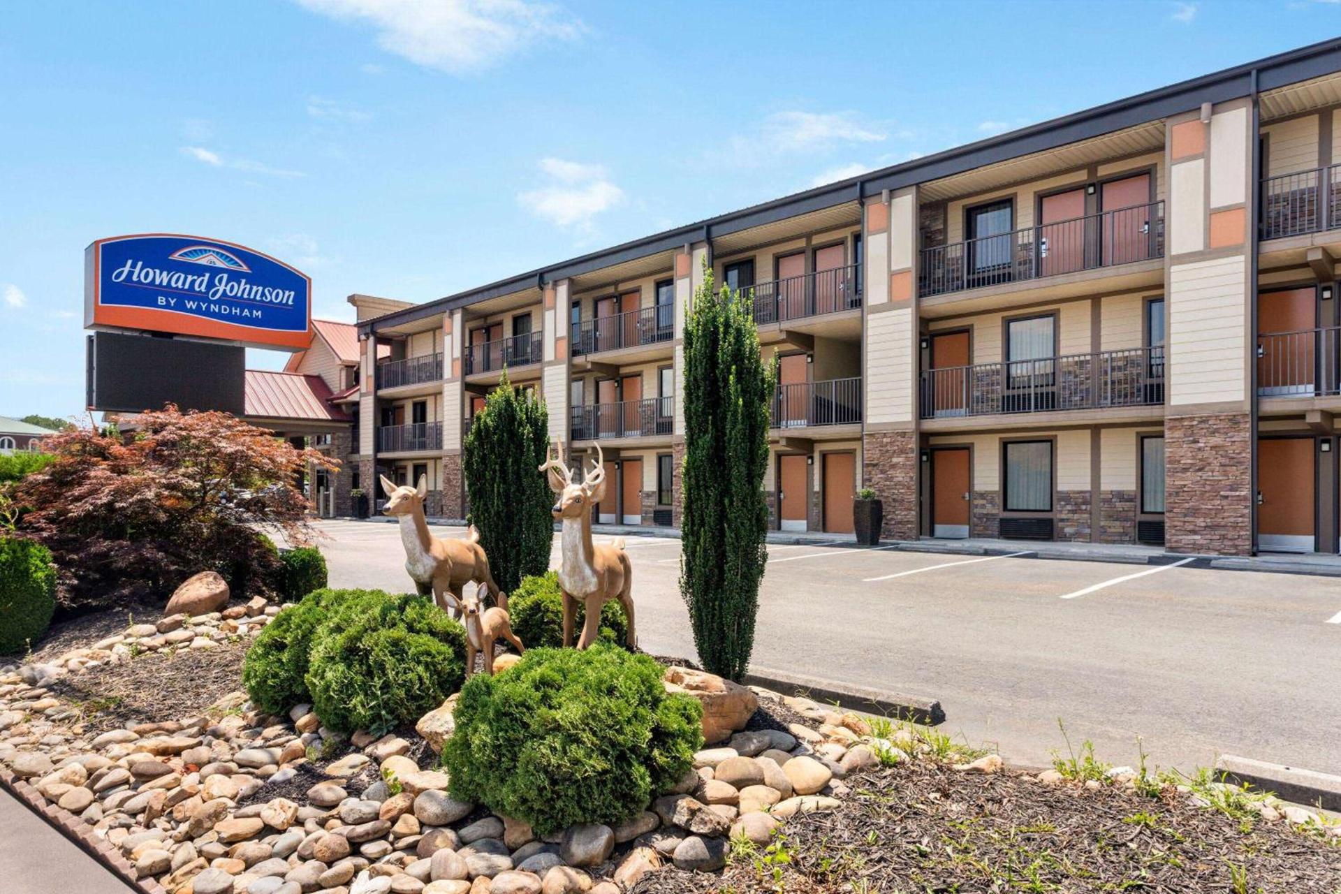 Howard Johnson by Wyndham Pigeon Forge photo 2