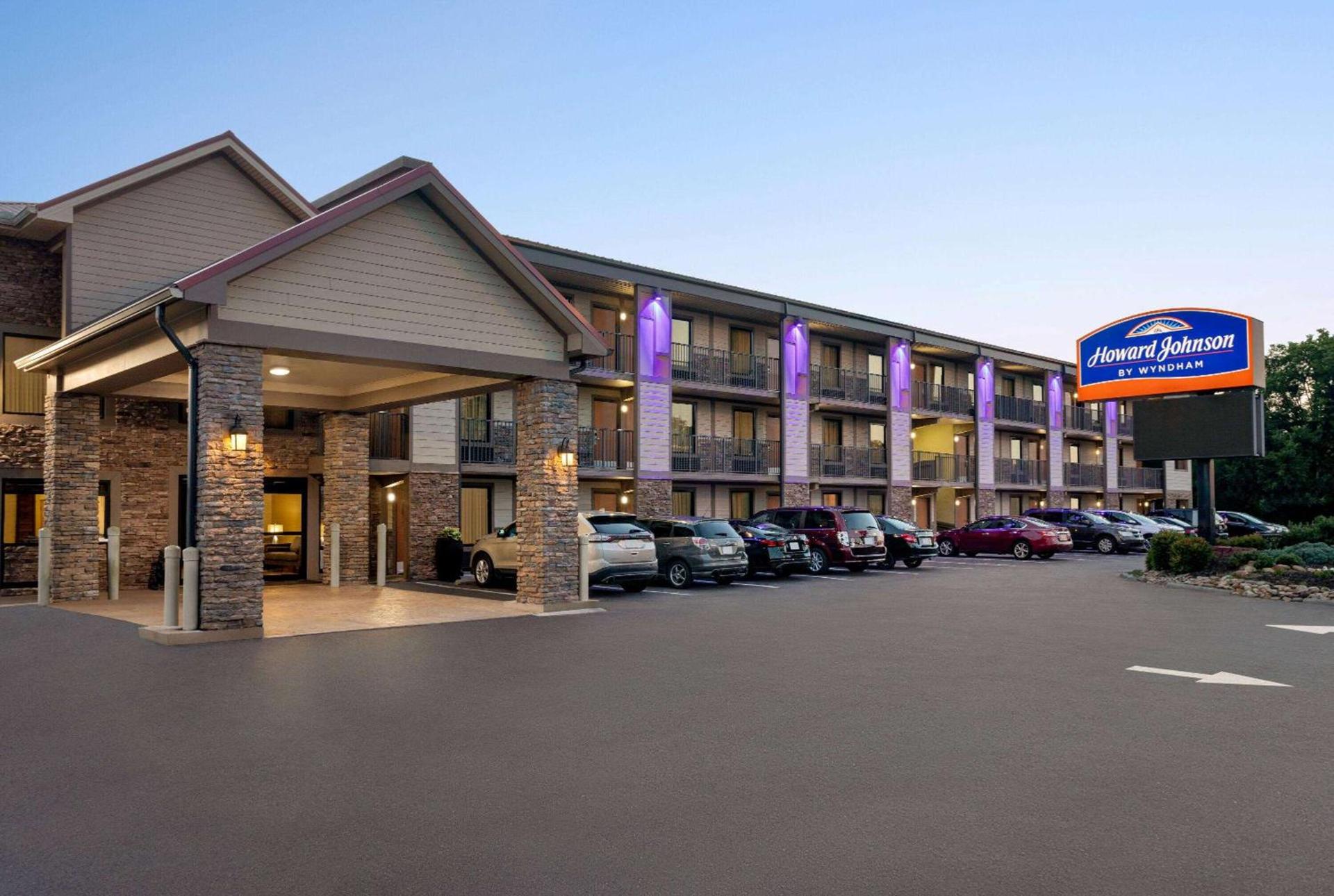 Howard Johnson by Wyndham Pigeon Forge photo 3