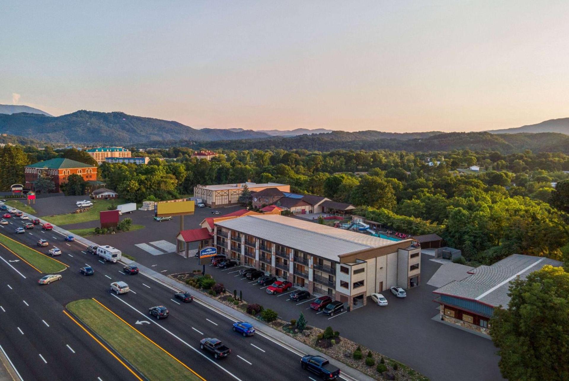 Howard Johnson by Wyndham Pigeon Forge photo 4