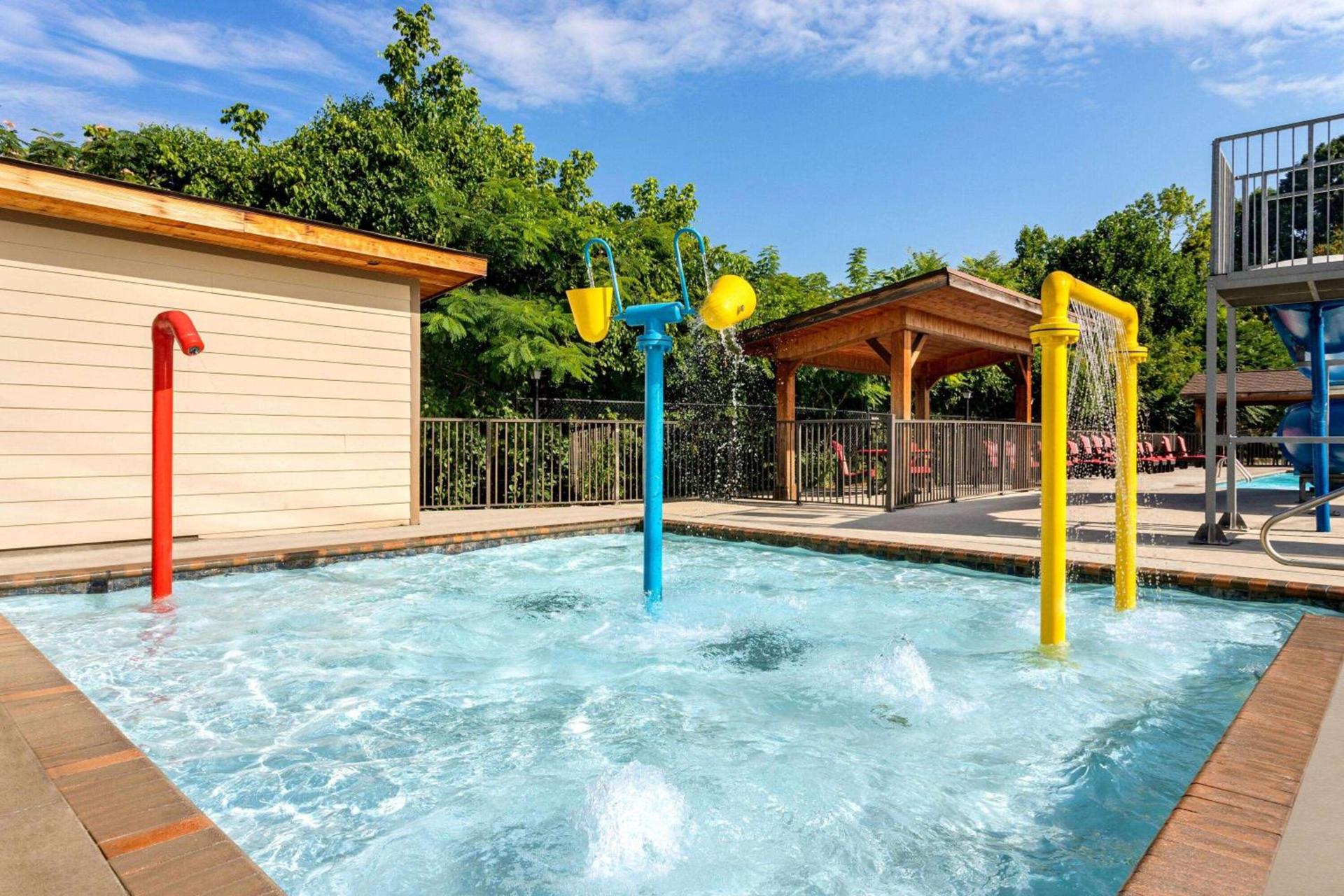 Howard Johnson by Wyndham Pigeon Forge photo 14