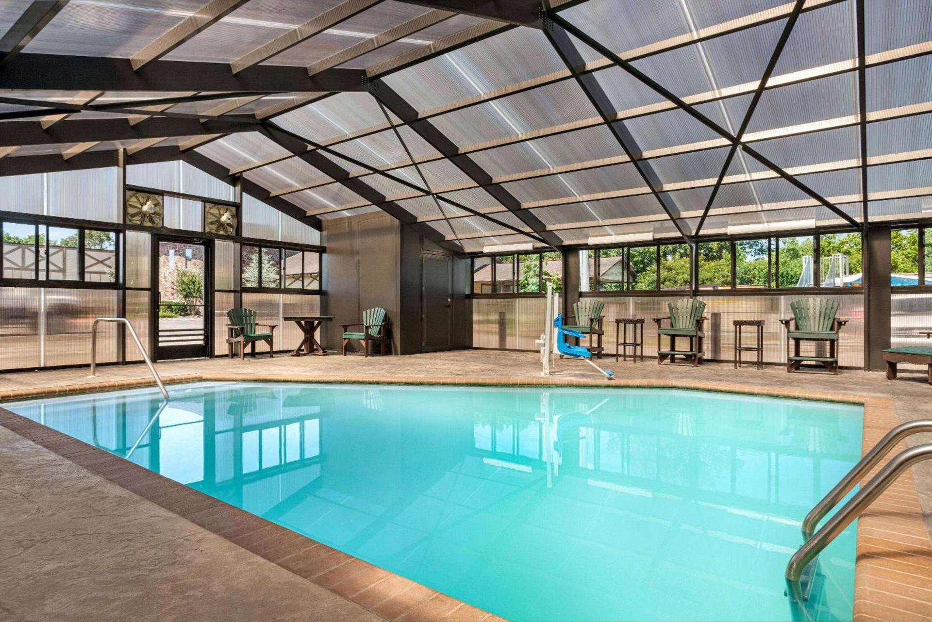 Howard Johnson by Wyndham Pigeon Forge photo 13
