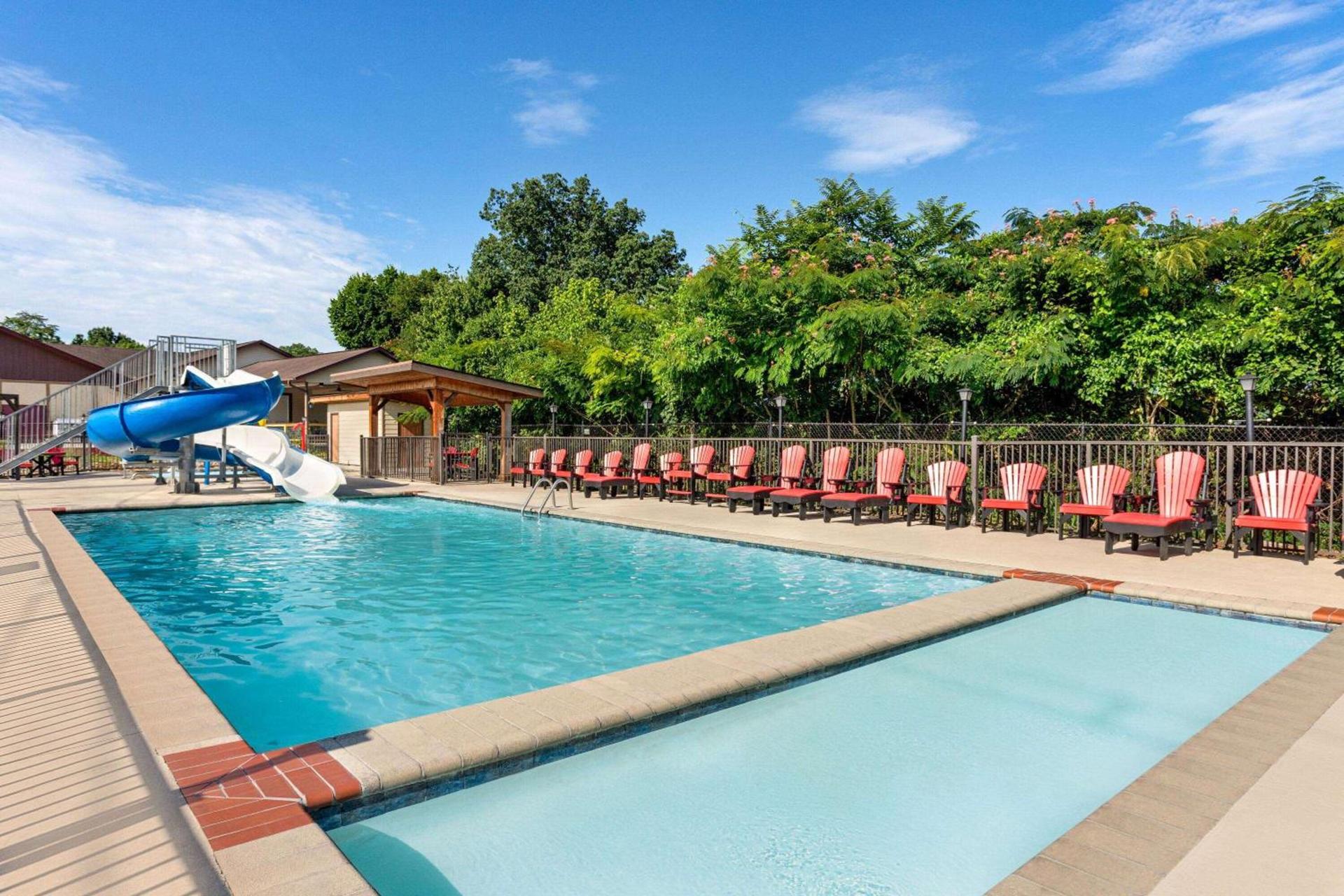 Howard Johnson by Wyndham Pigeon Forge photo 16