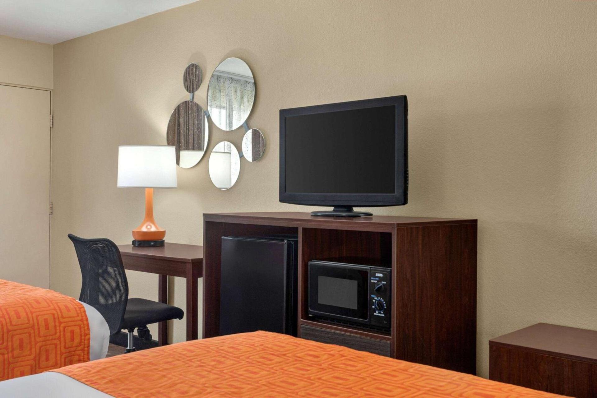 Howard Johnson by Wyndham Pigeon Forge photo 21