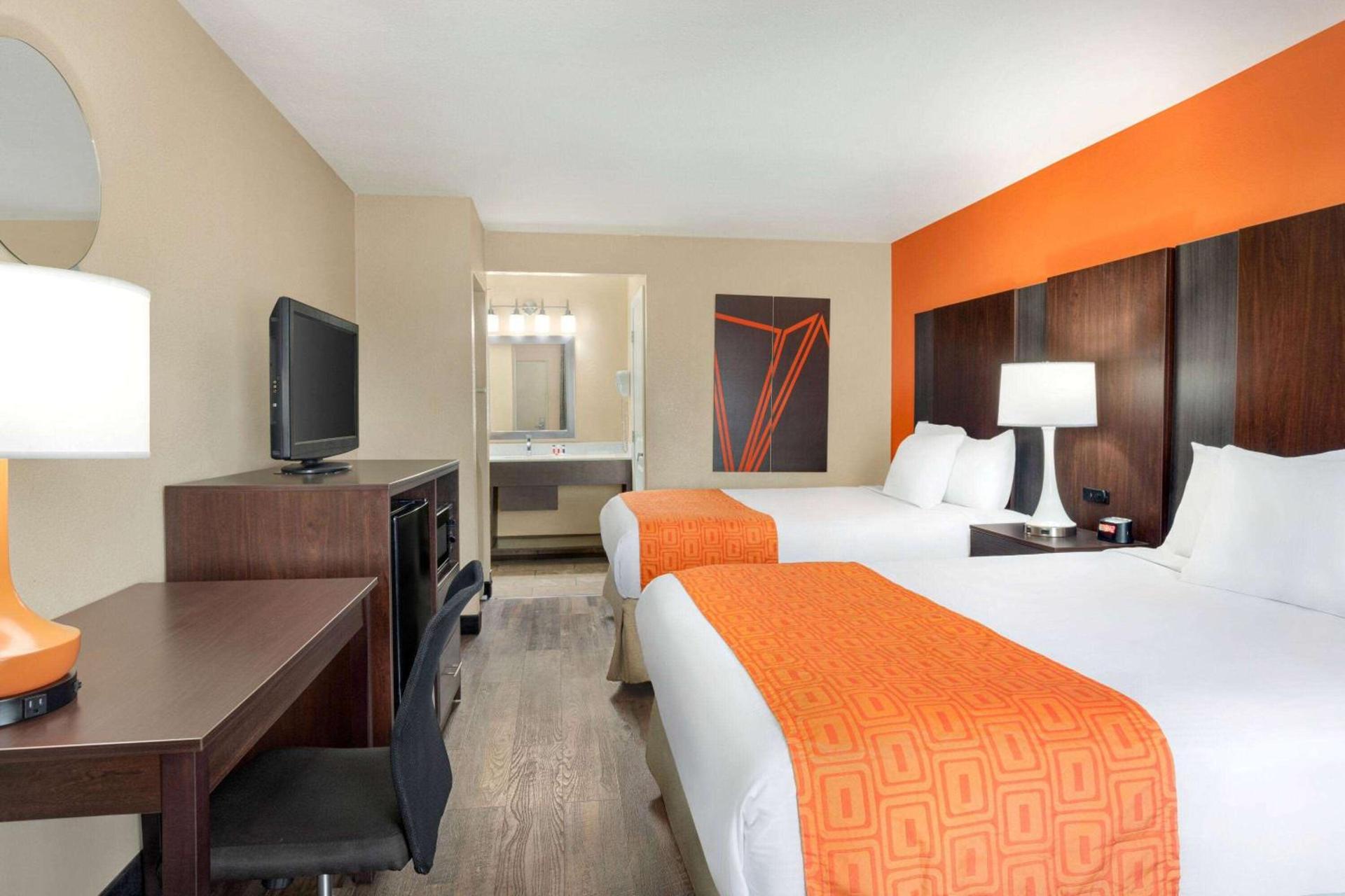 Howard Johnson by Wyndham Pigeon Forge photo 24