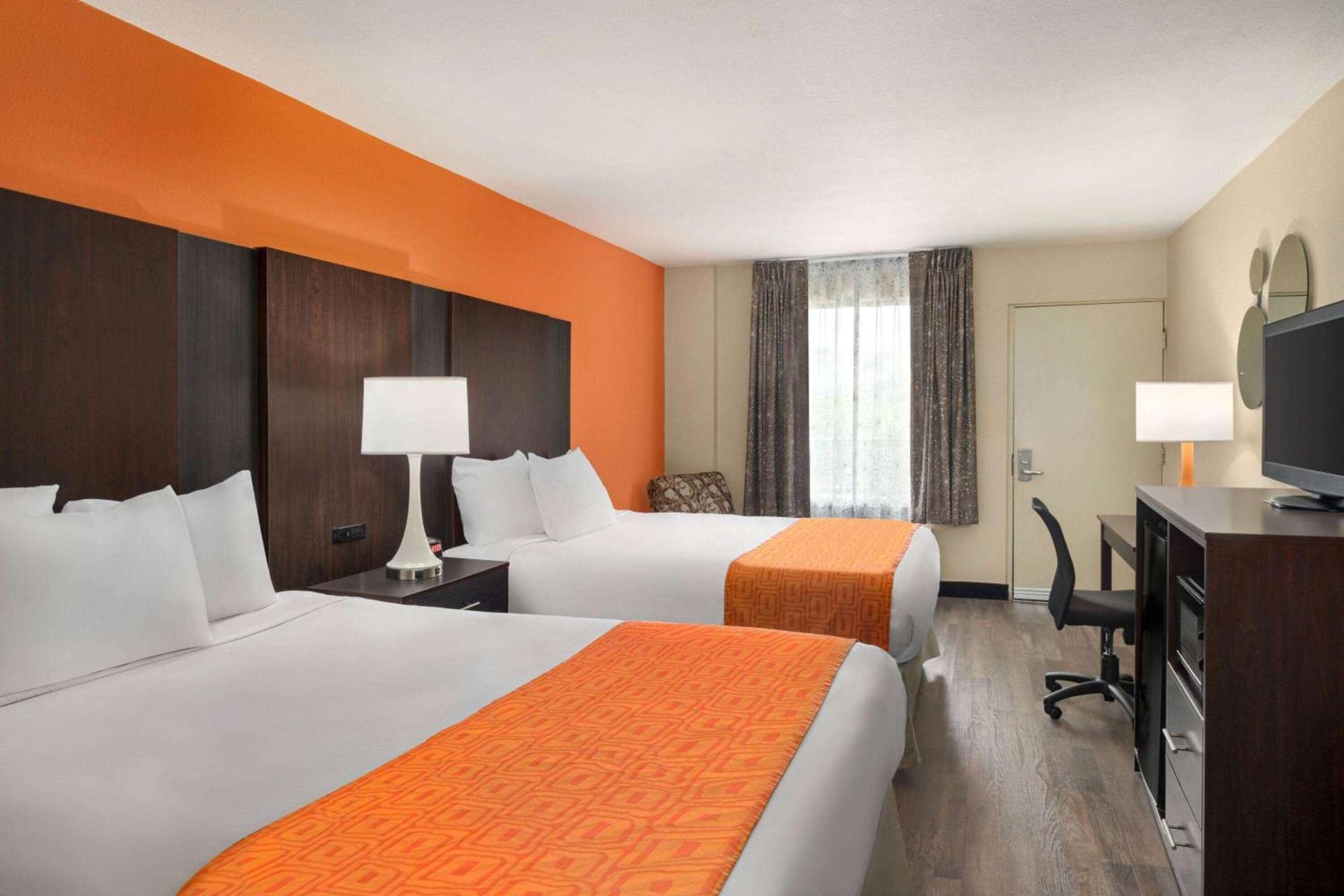 Howard Johnson by Wyndham Pigeon Forge photo 23