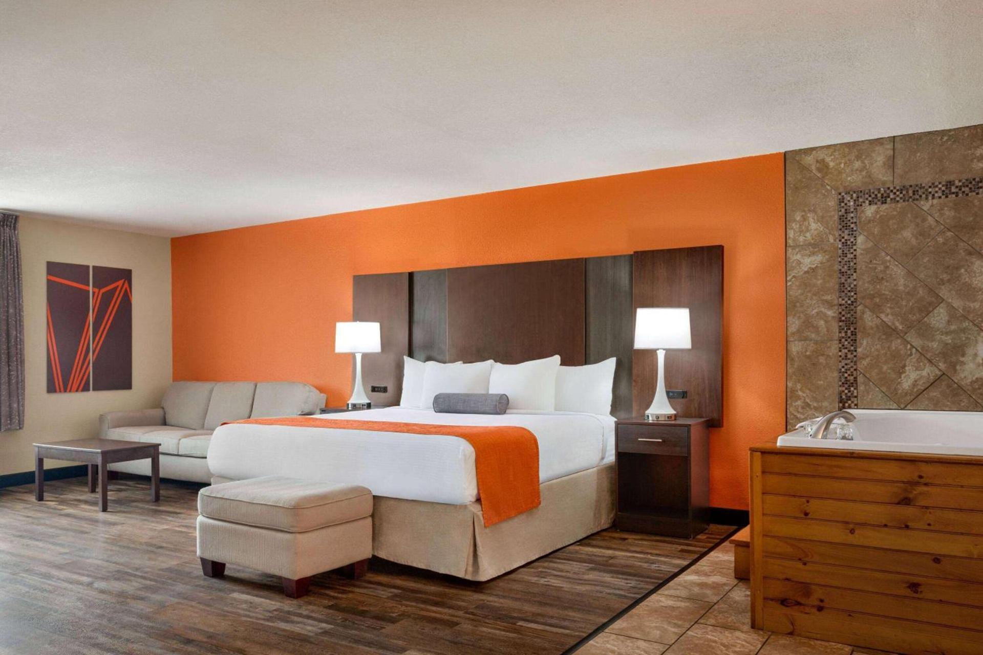 Howard Johnson by Wyndham Pigeon Forge photo 33