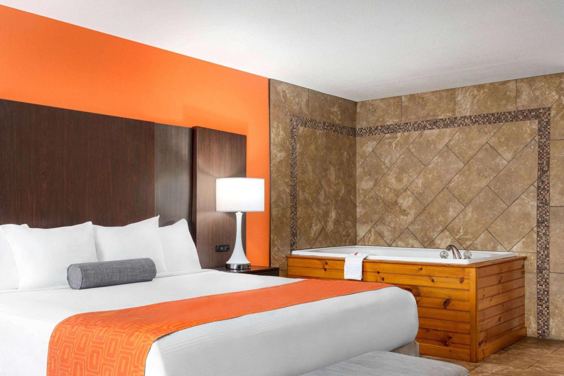 Howard Johnson by Wyndham Pigeon Forge photo 31