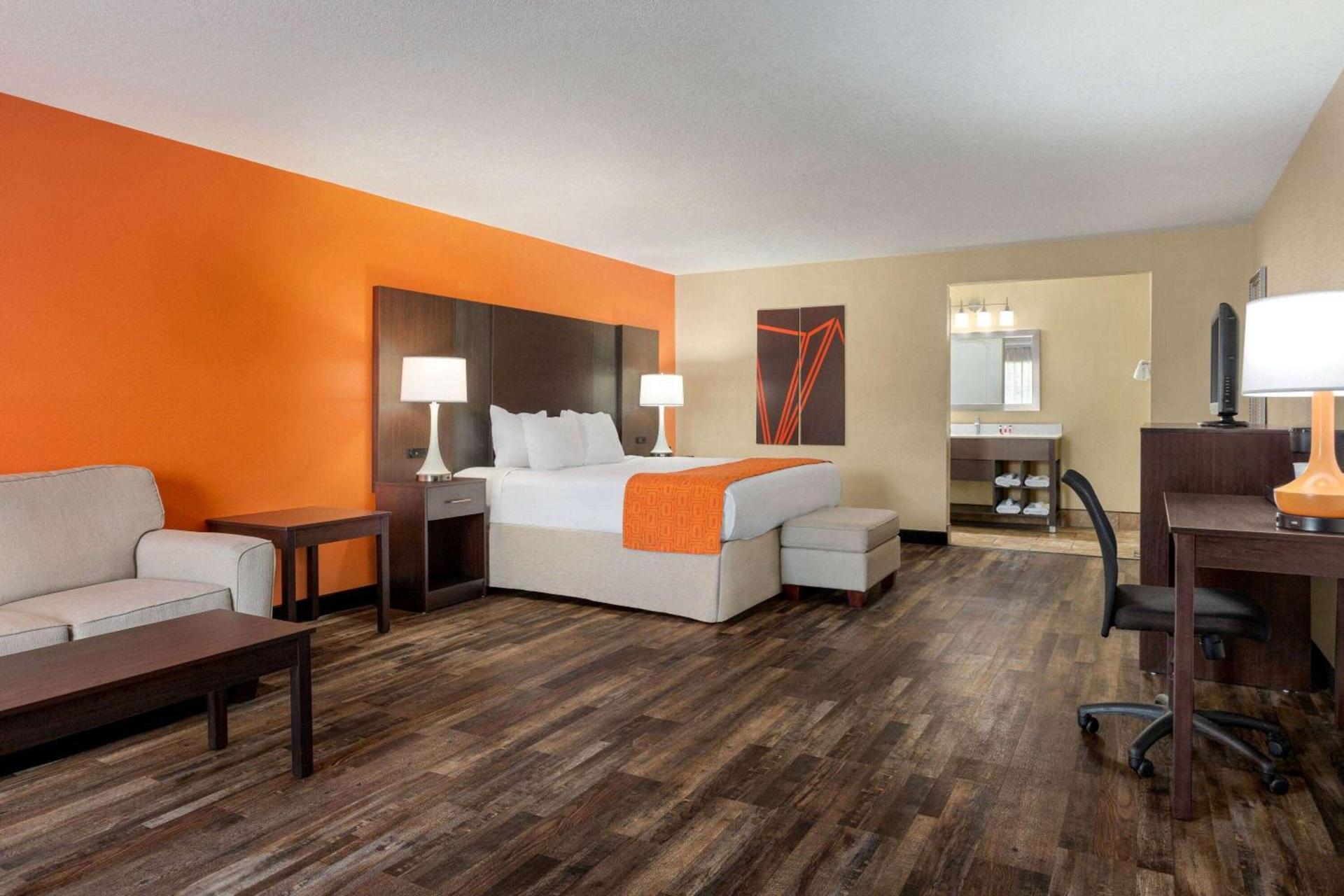 Howard Johnson by Wyndham Pigeon Forge photo 35