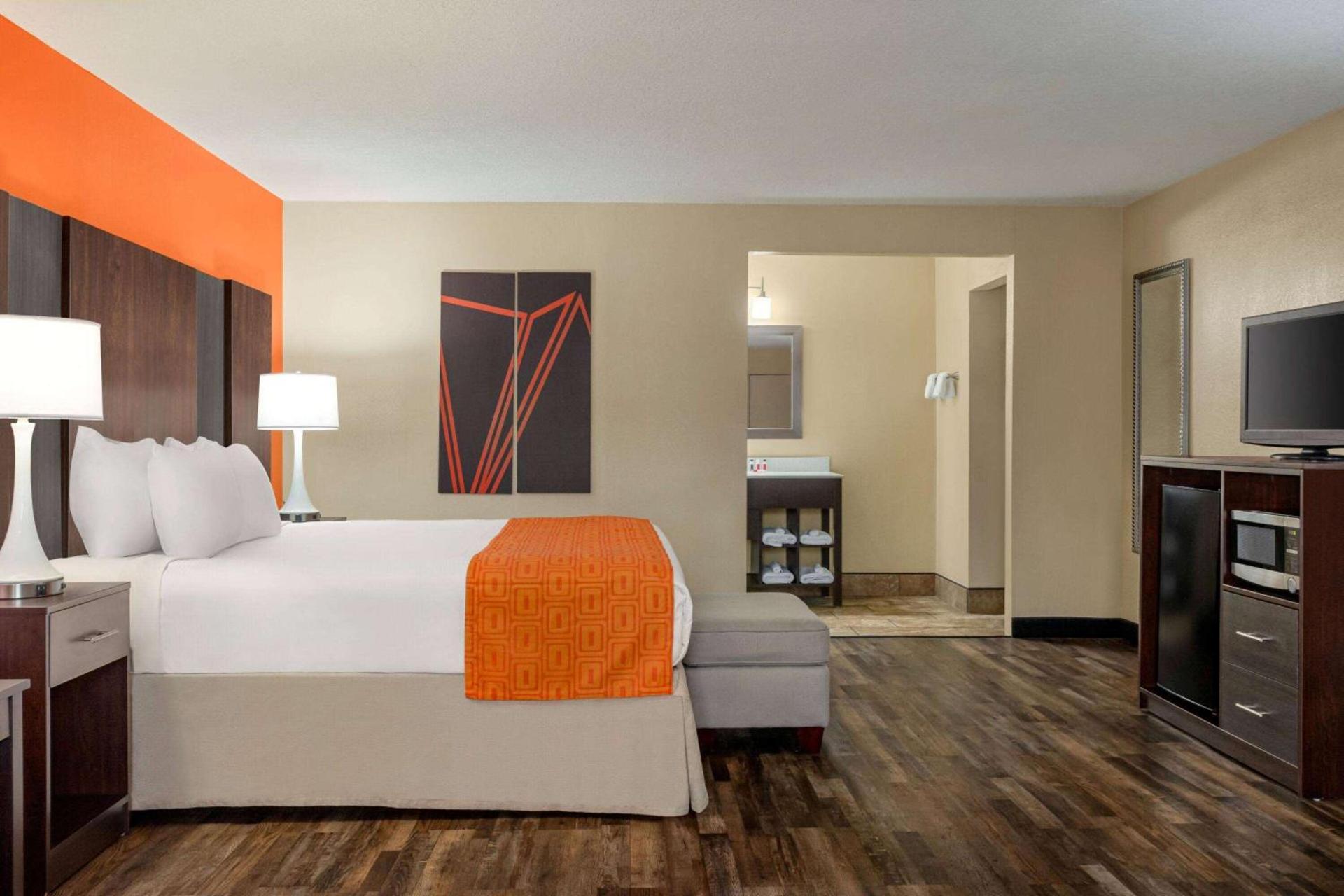 Howard Johnson by Wyndham Pigeon Forge photo 38