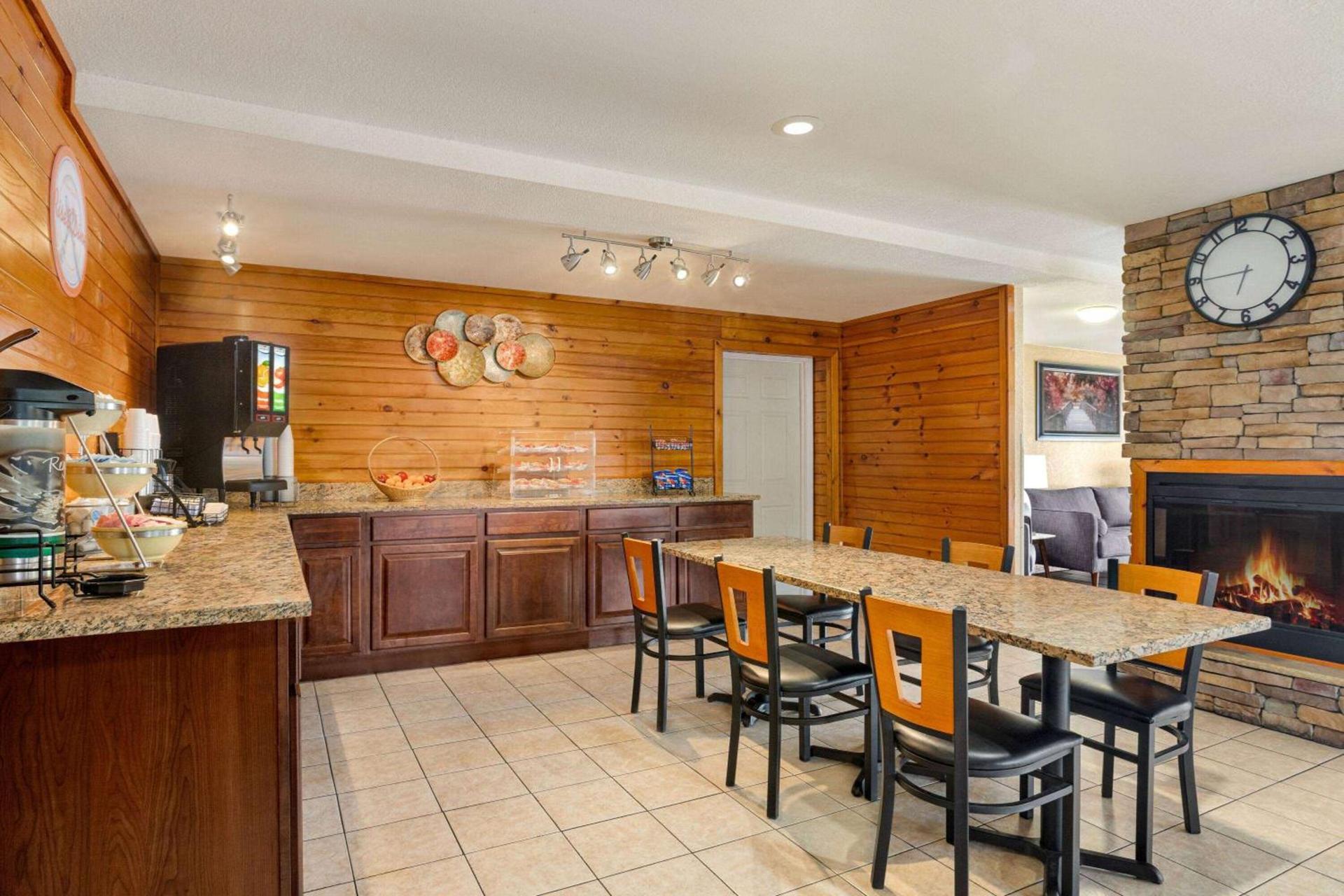 Howard Johnson by Wyndham Pigeon Forge photo 42