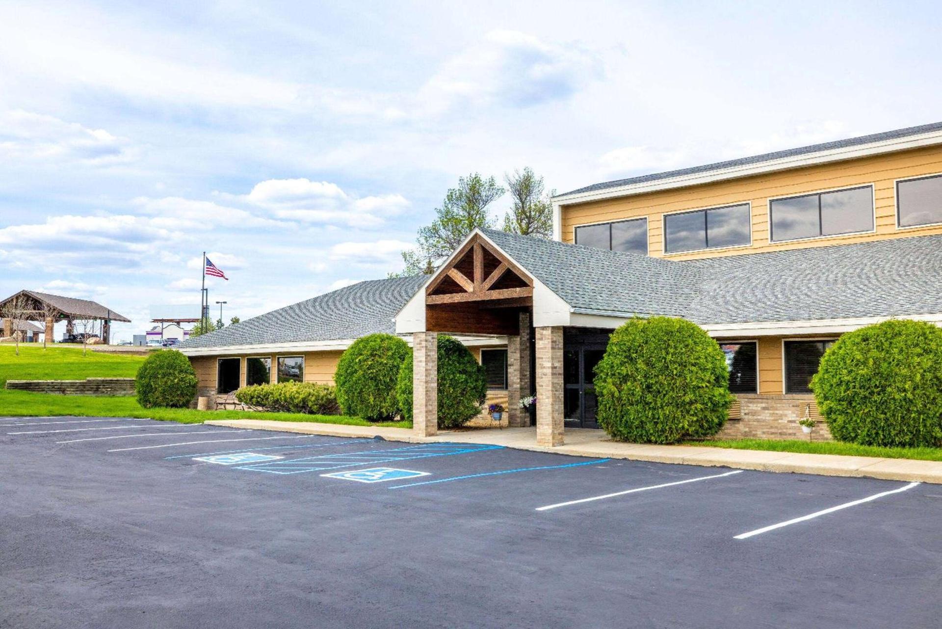 AmericInn by Wyndham Dickinson photo 10