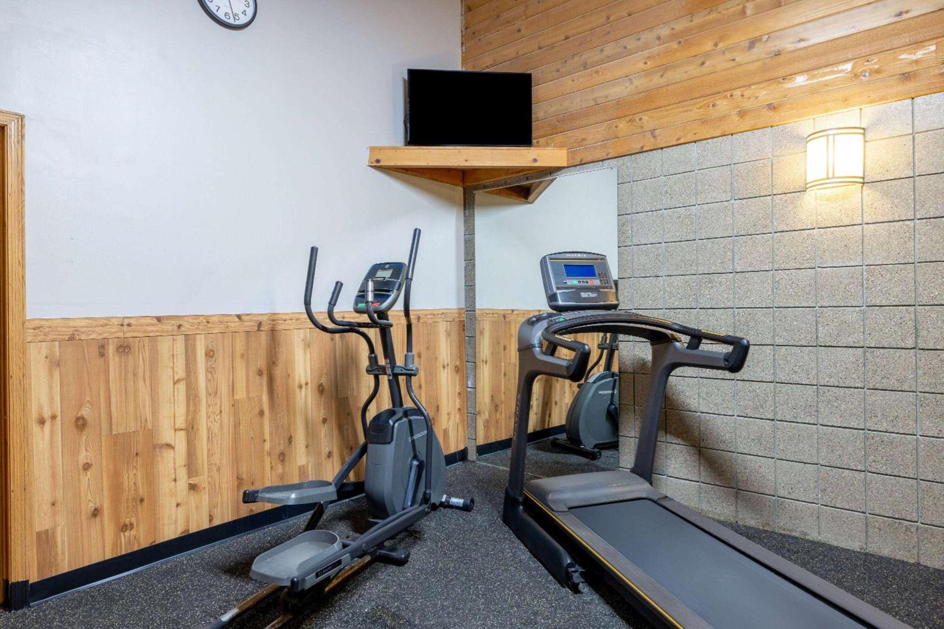 AmericInn by Wyndham Dickinson photo 15