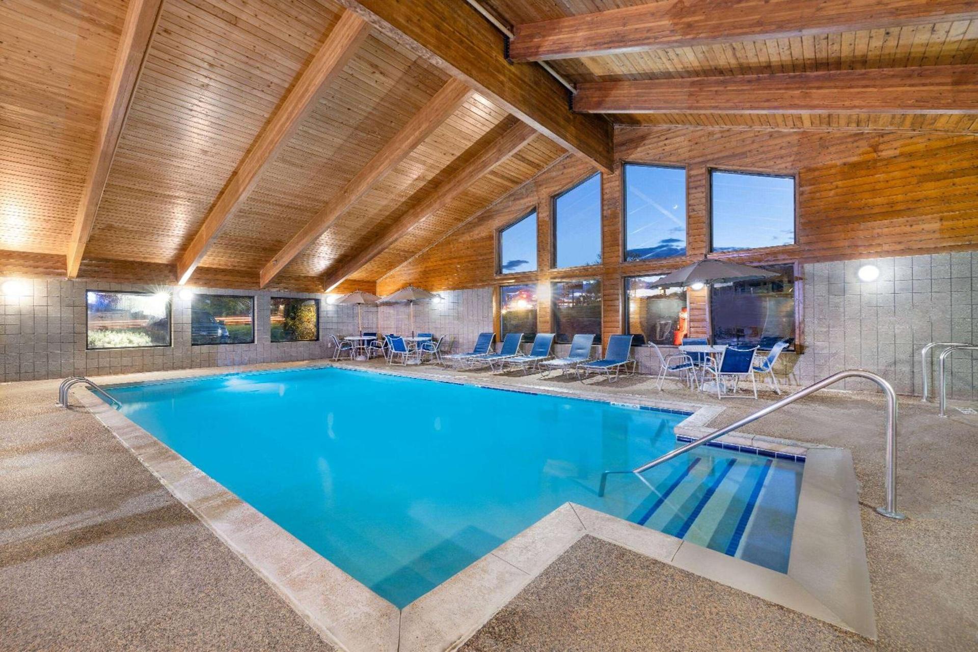 AmericInn by Wyndham Dickinson photo 13