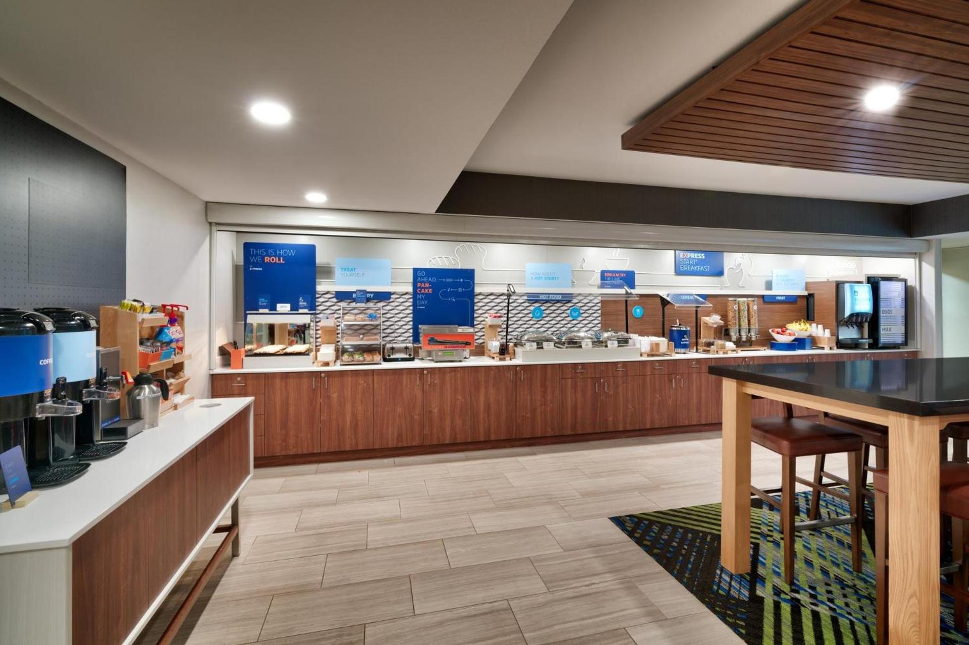 Holiday Inn Express & Suites Mitchell by IHG photo 29