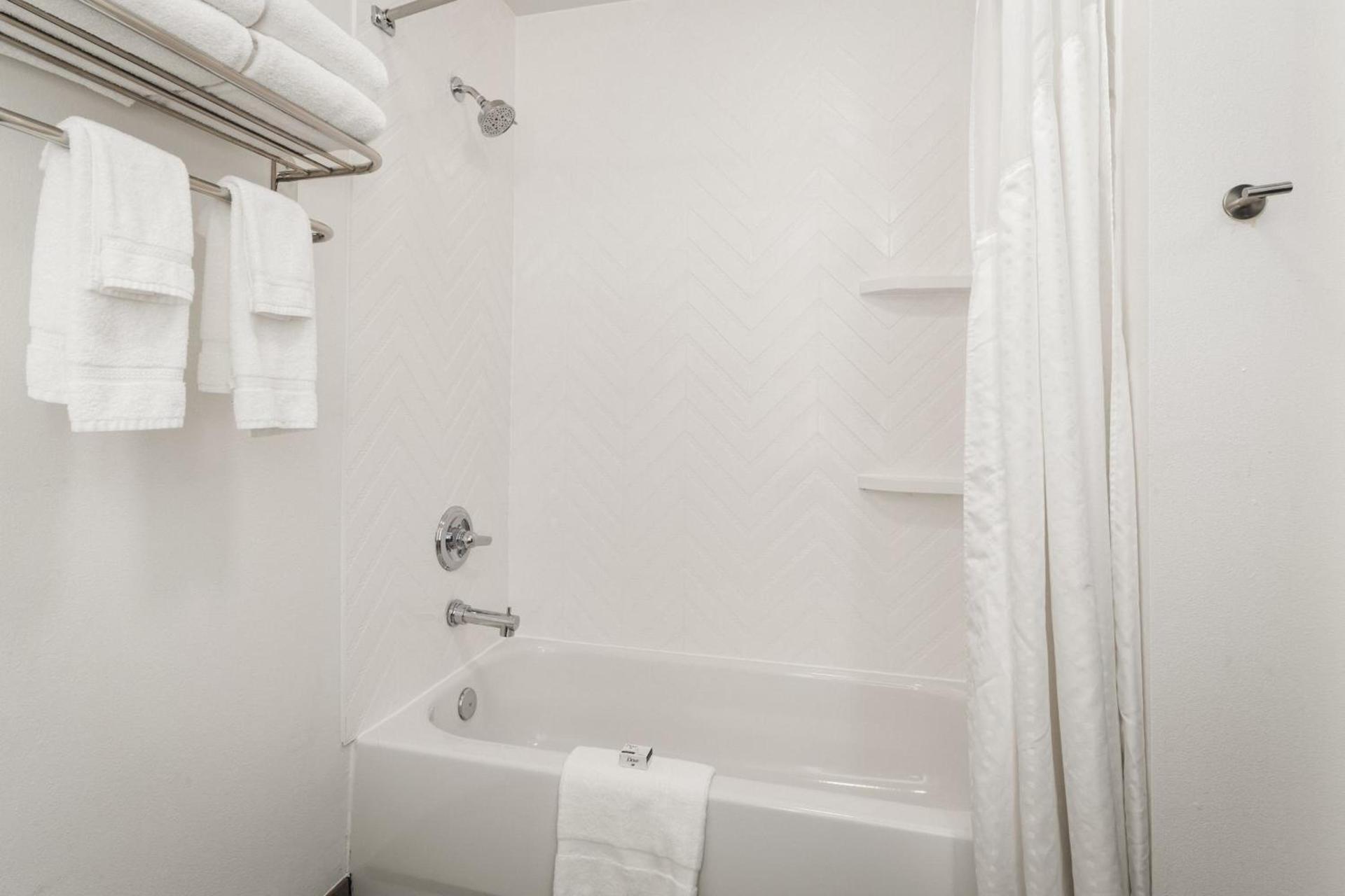 Holiday Inn & Suites Bothell an IHG Hotel photo 20