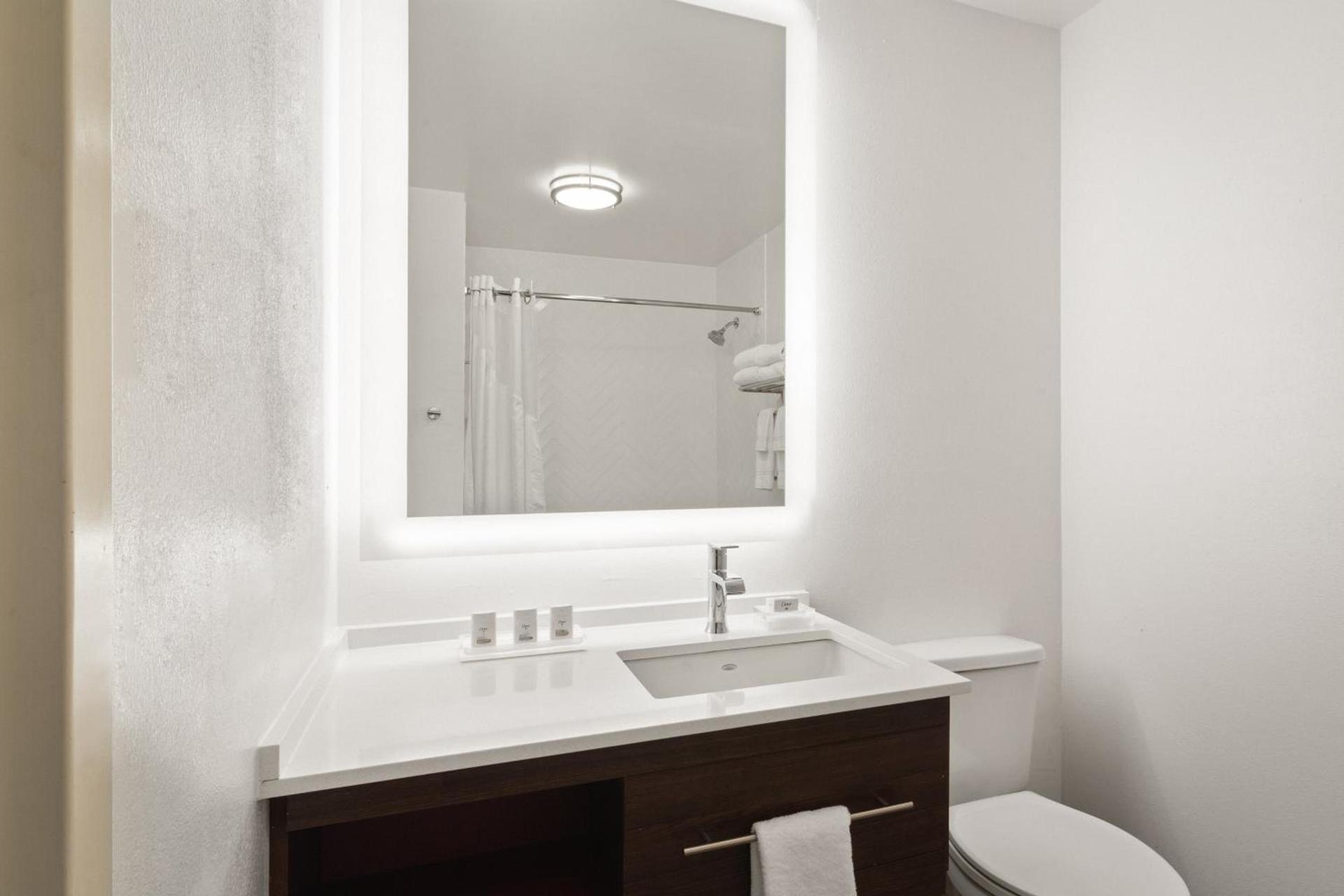 Holiday Inn & Suites Bothell an IHG Hotel photo 21