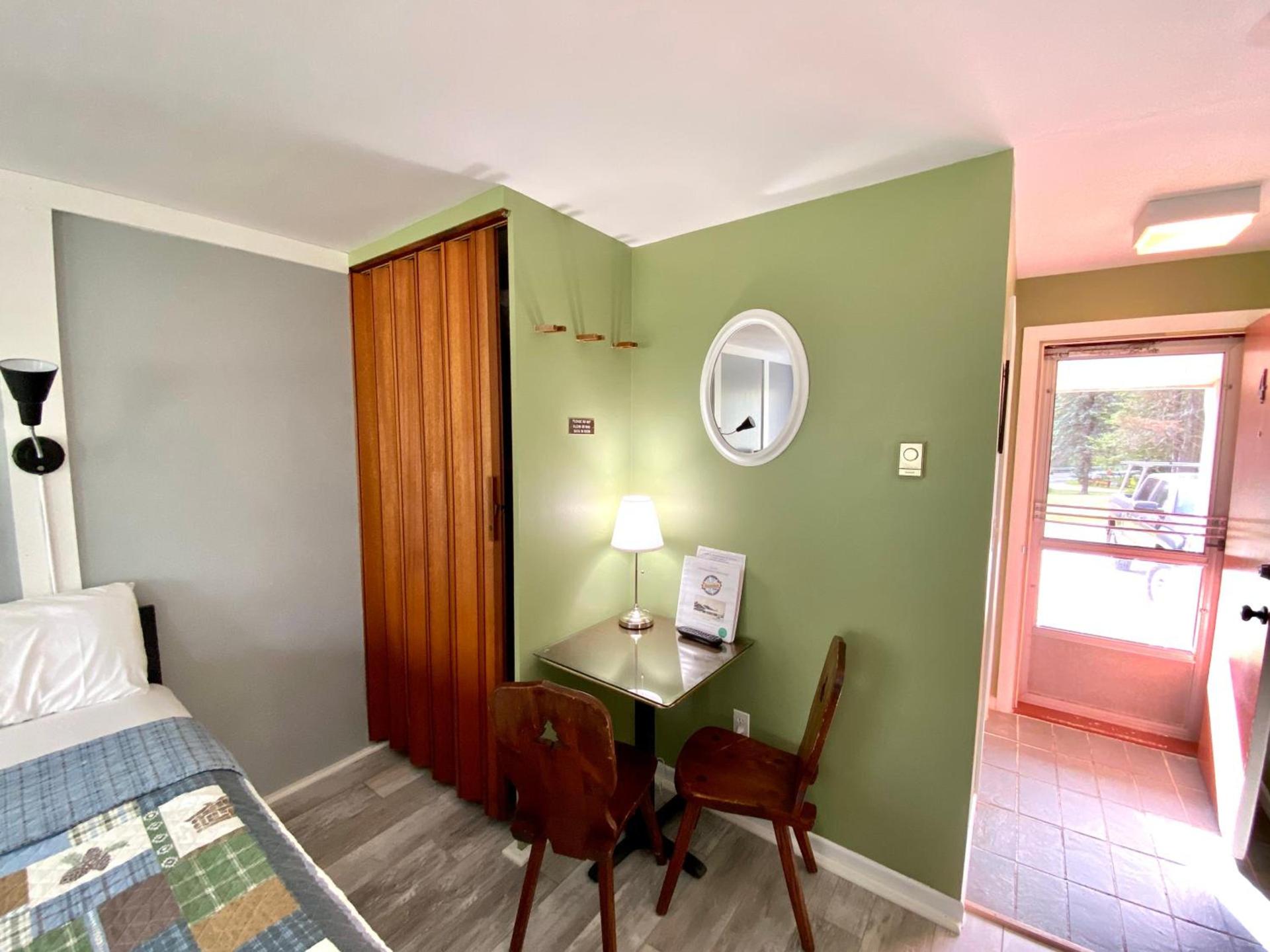 Snowdon Chalet Motel photo 75