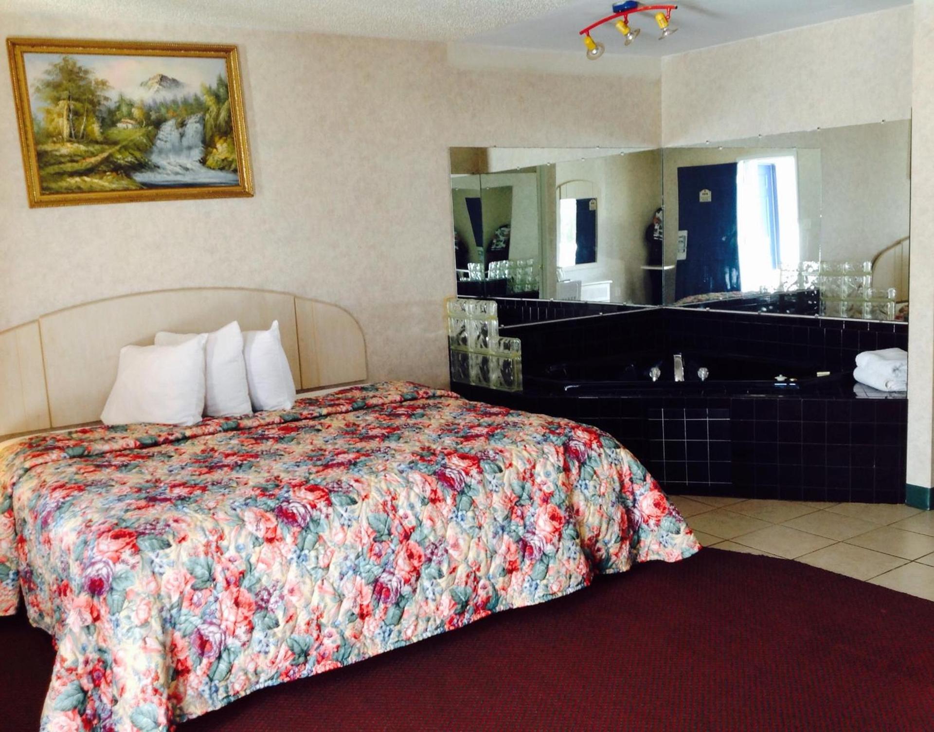 Red Carpet Inn & Suites Hammonton NJ Route-30E photo 11