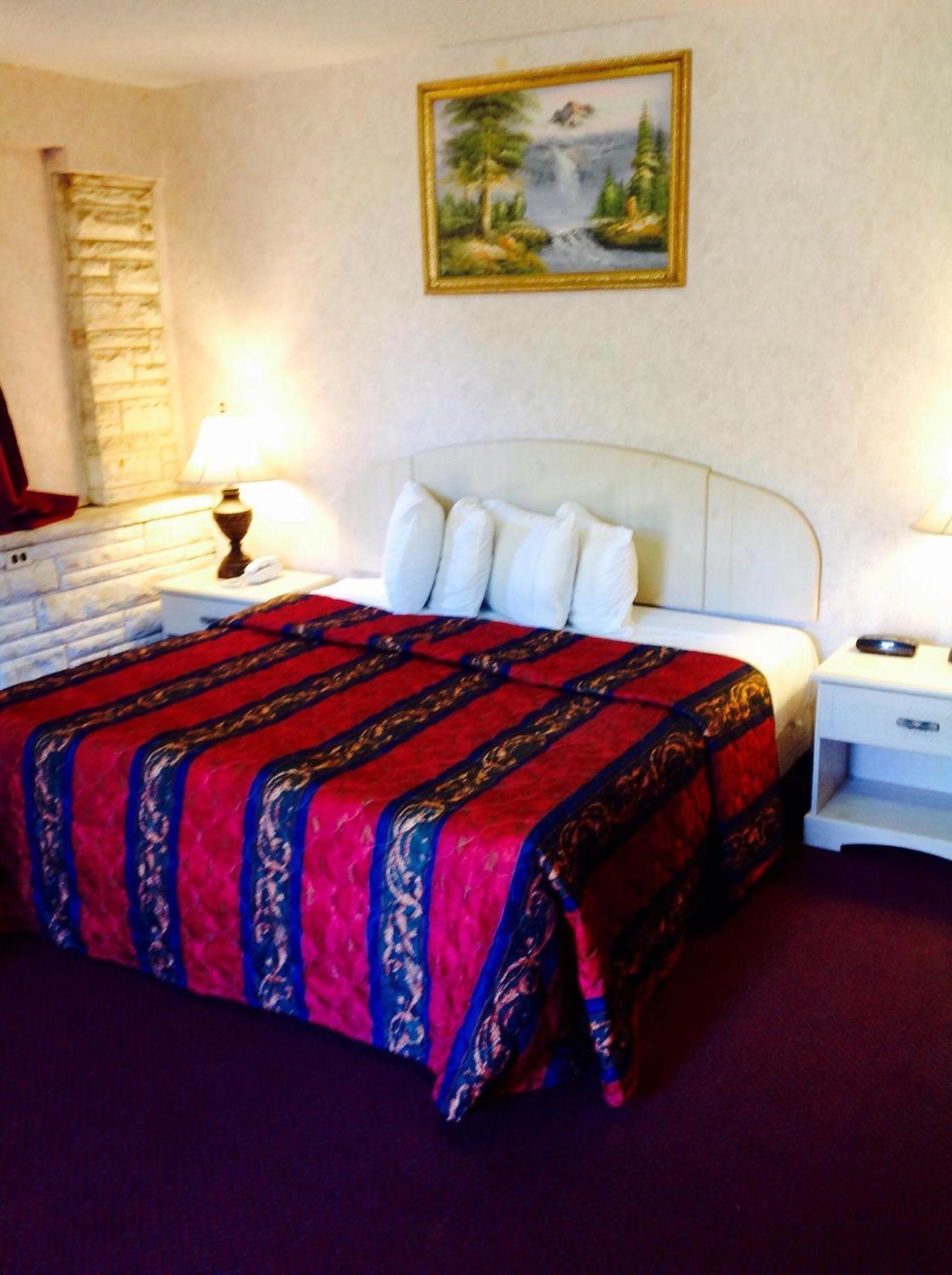 Red Carpet Inn & Suites Hammonton NJ Route-30E photo 10