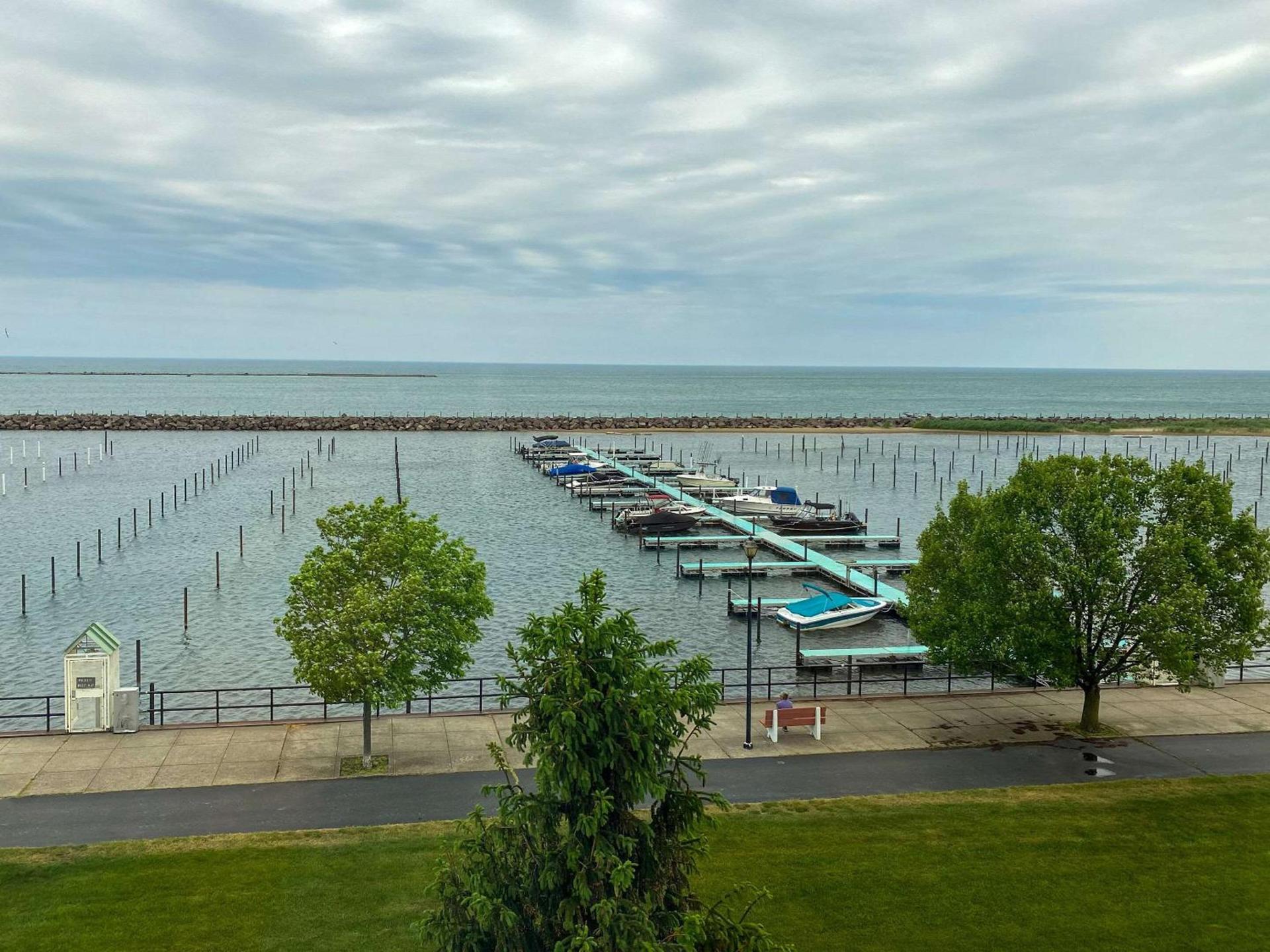 Clarion Hotel Conference Center on Lake Erie photo 38