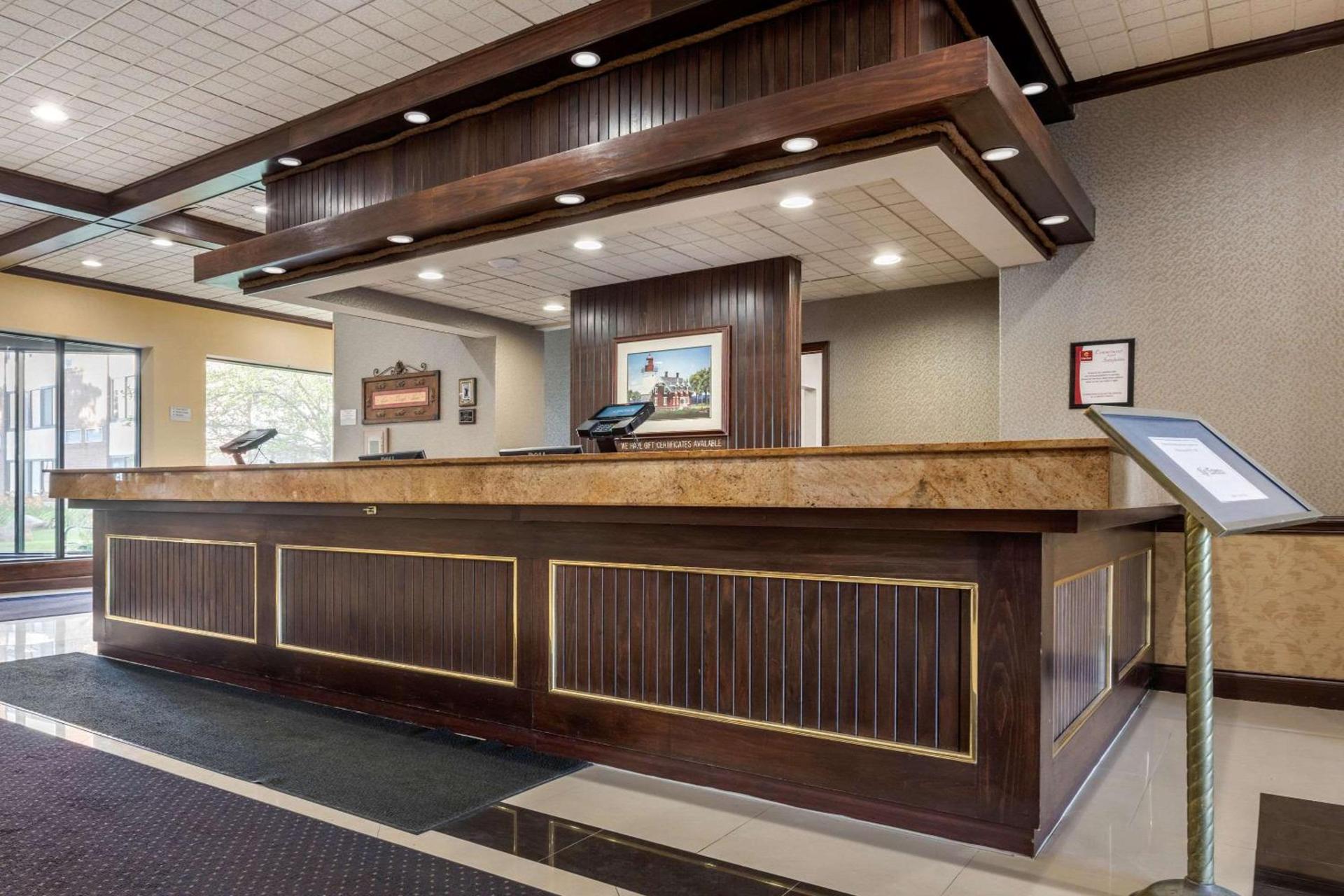 Clarion Hotel Conference Center on Lake Erie photo 2