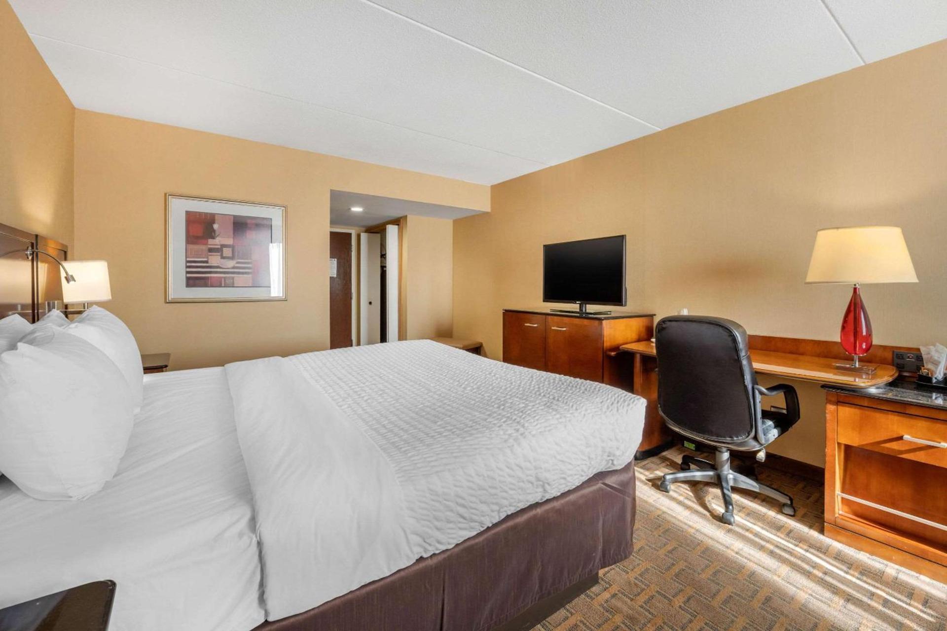 Clarion Hotel Conference Center on Lake Erie photo 25