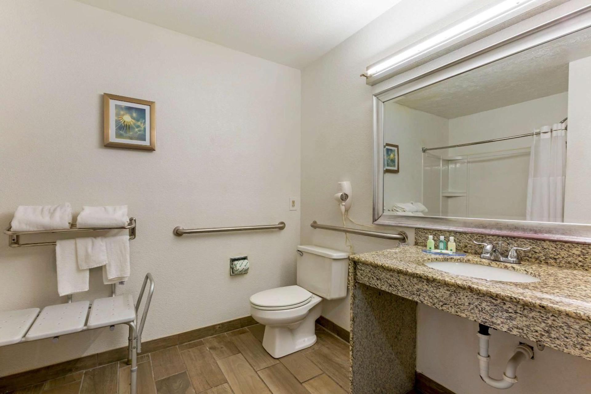 Quality Inn Alexis Rd photo 7