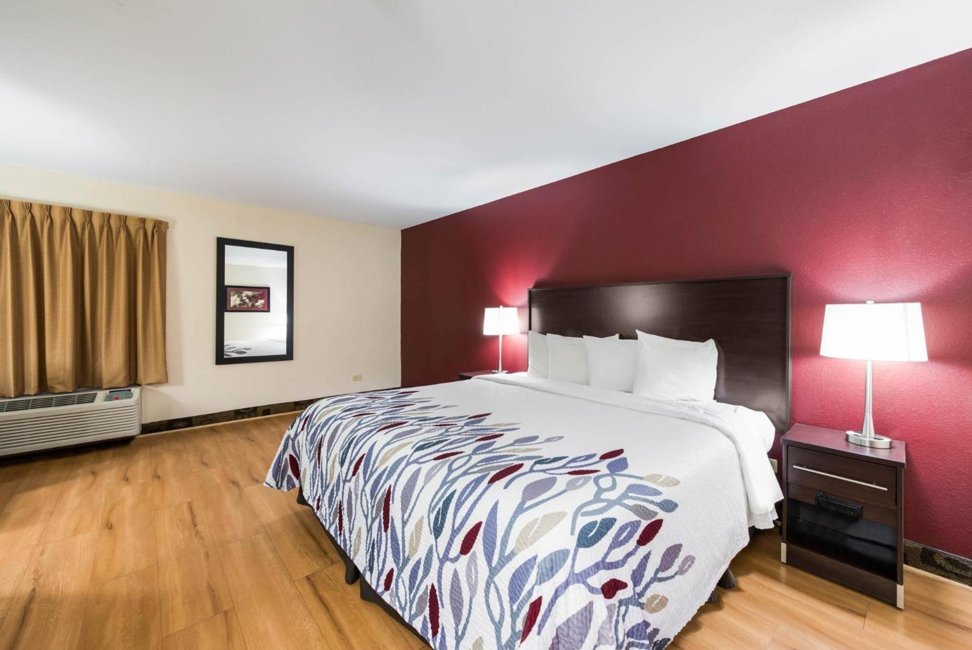Econo Lodge Inn & Suites photo 27