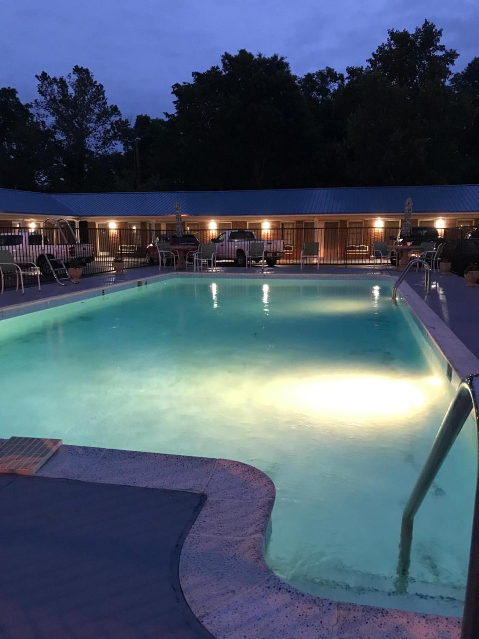 MERRIMAC INN & SUITES photo 19