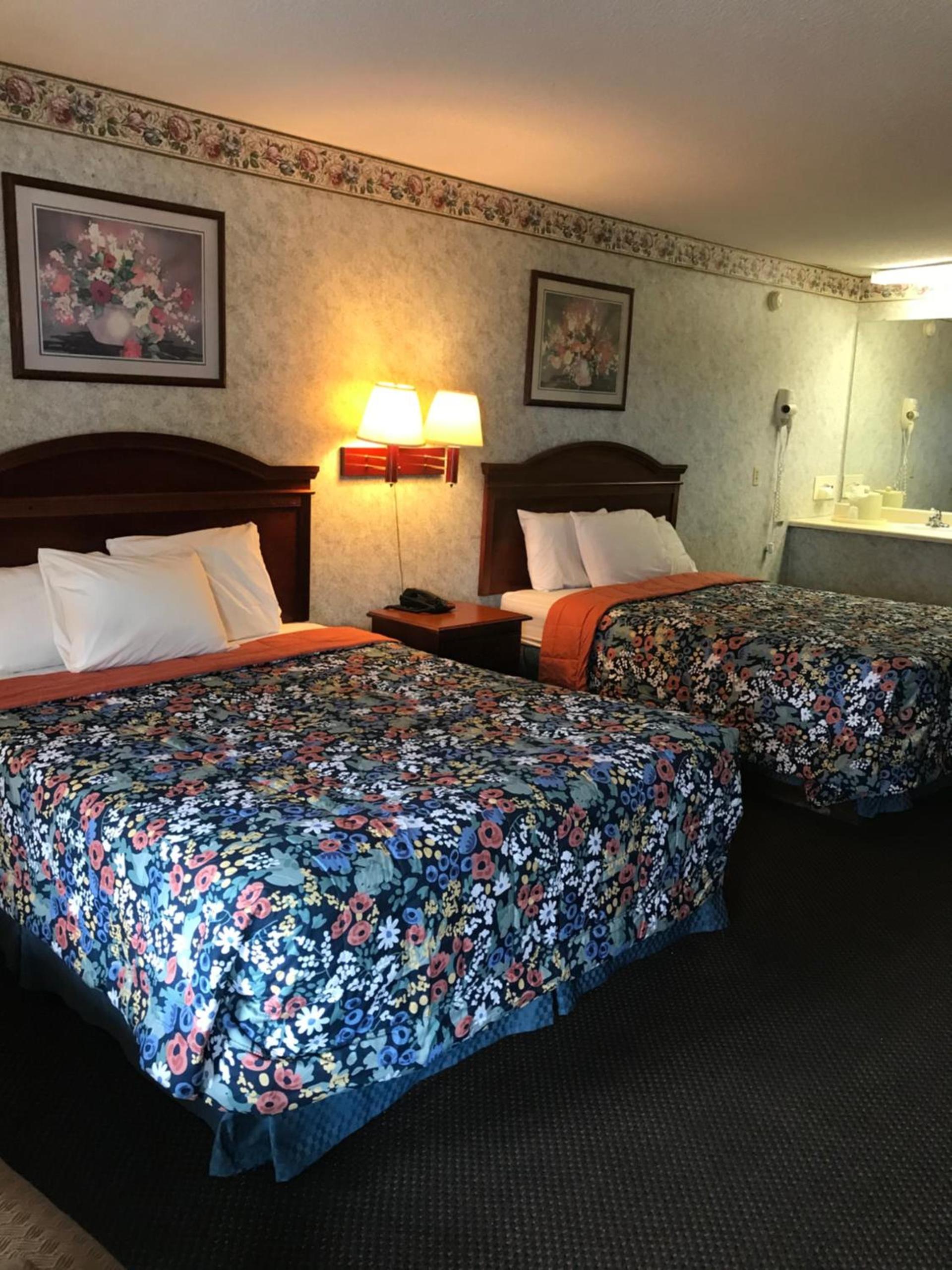 MERRIMAC INN & SUITES photo 18