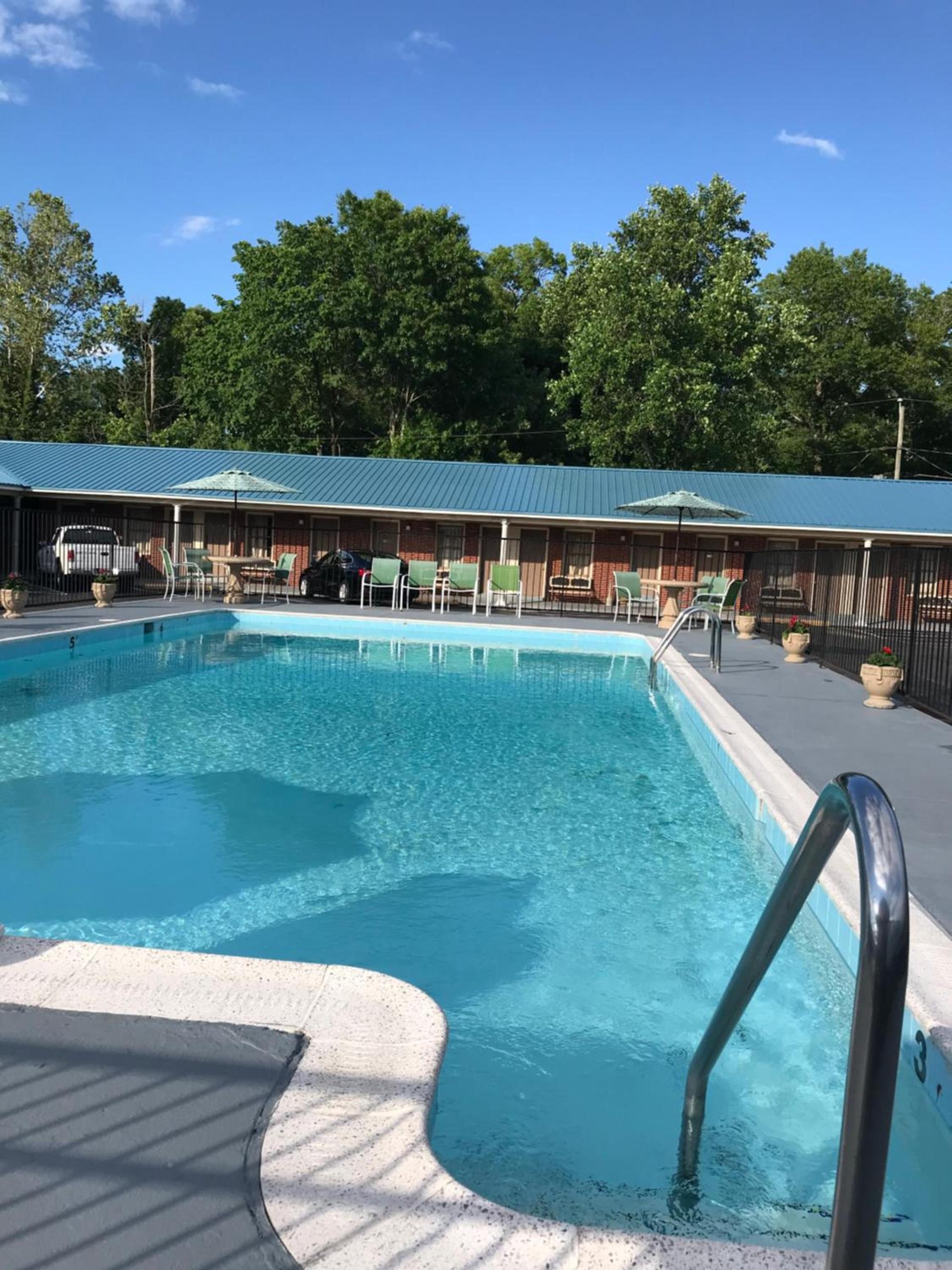 MERRIMAC INN & SUITES photo 2